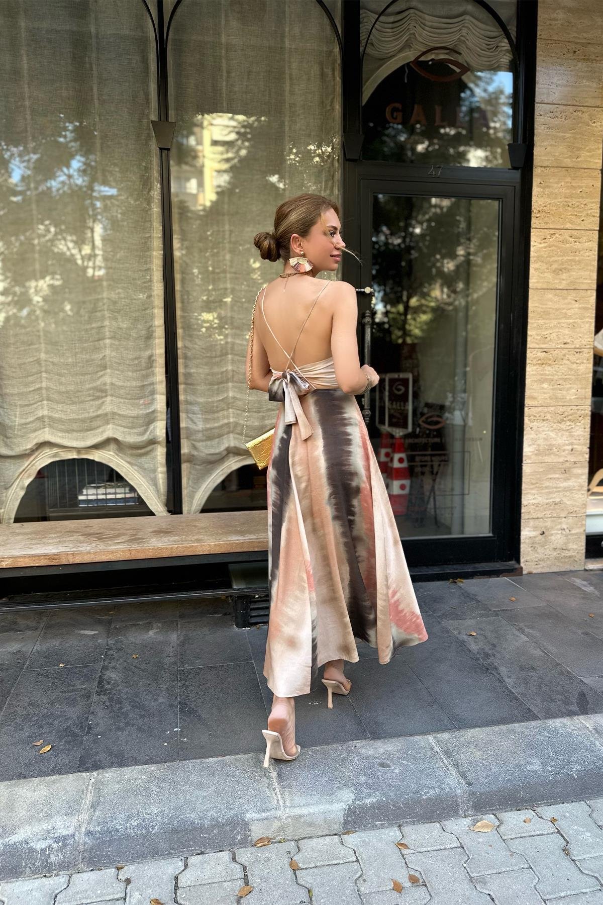 Sırt Dekolteli Elbise