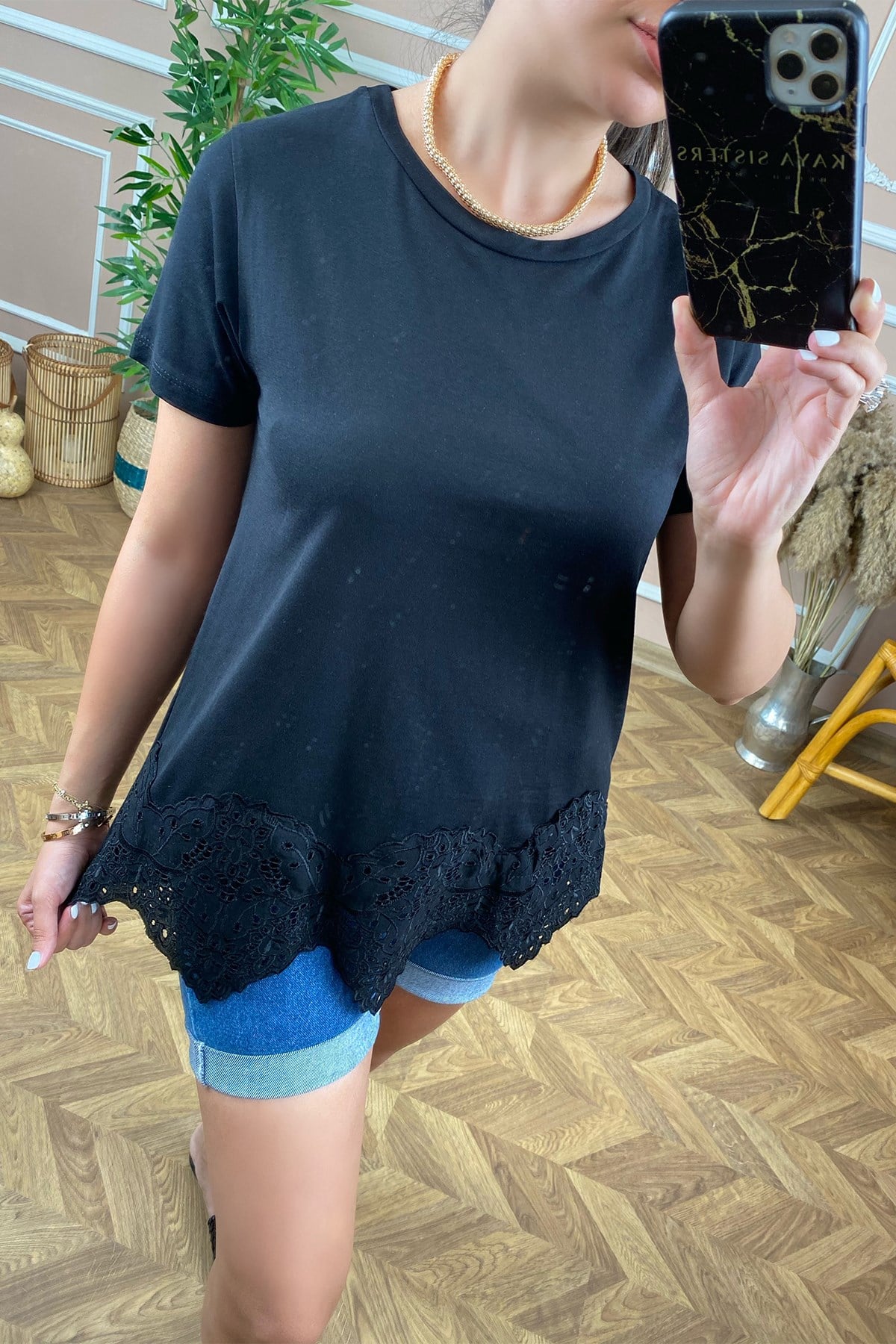 Siyah Altı Dantel Detaylı Tshirt