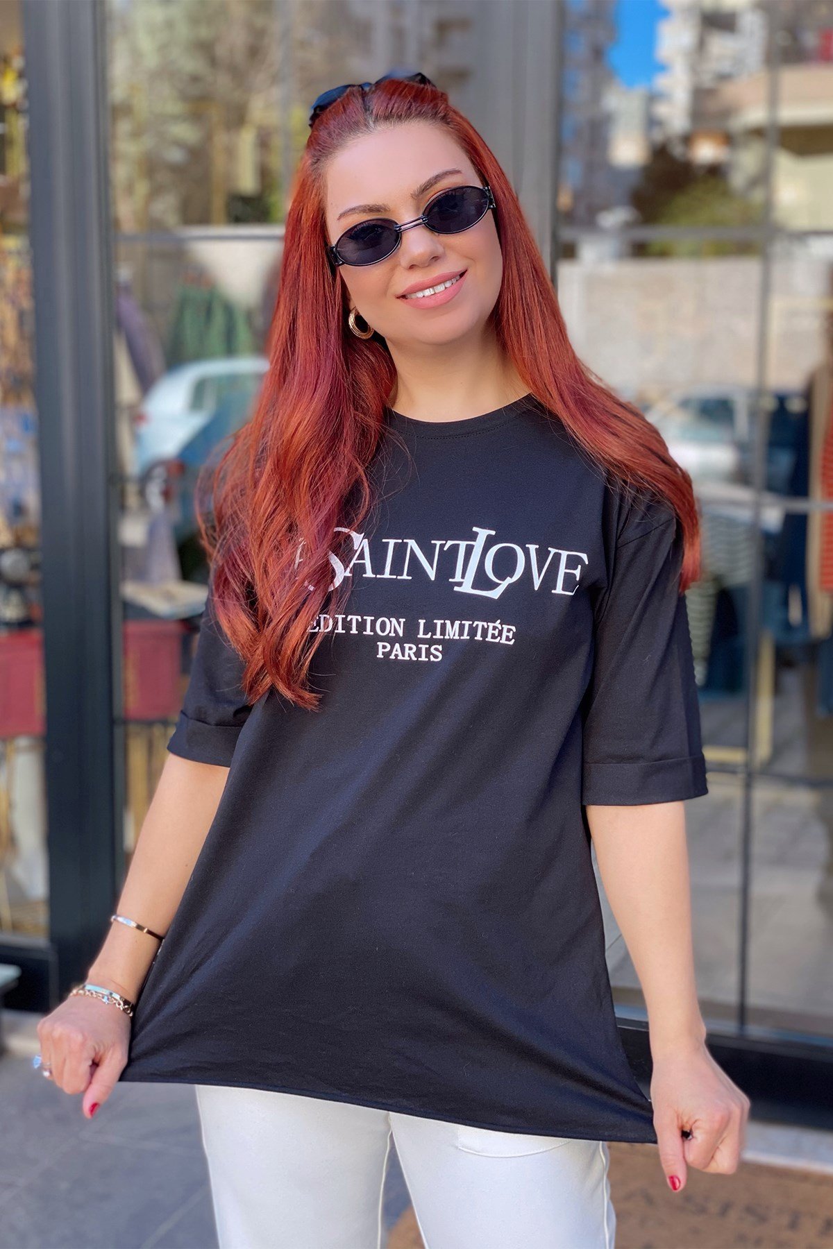 Siyah Baskılı Yırtmaçlı Tshirt