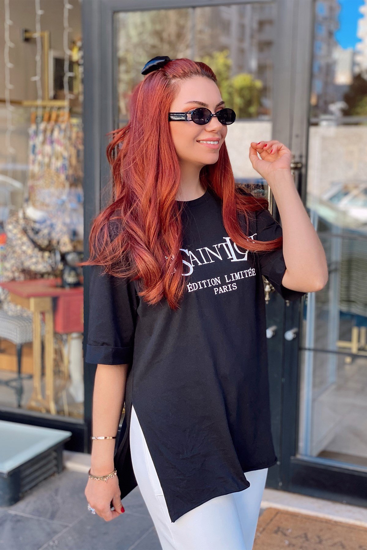 Siyah Baskılı Yırtmaçlı Tshirt