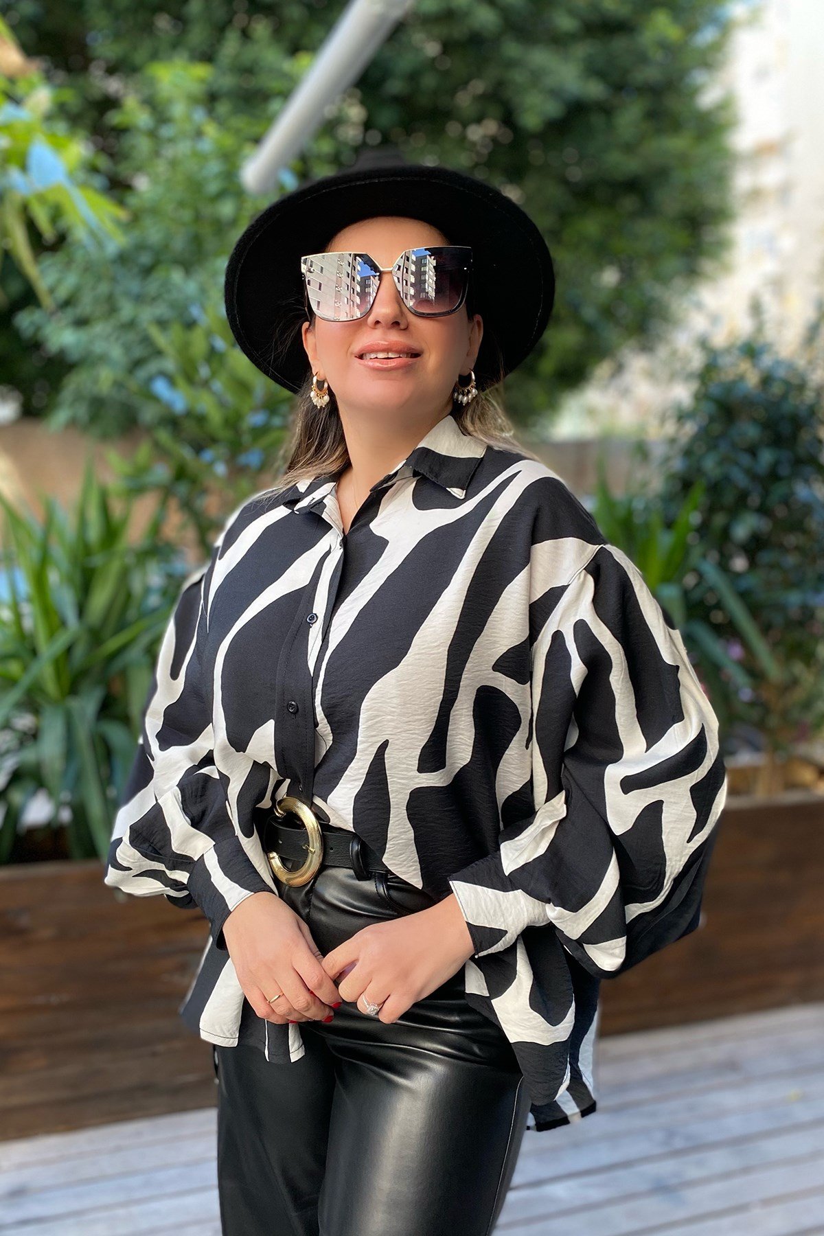 Siyah Beyaz Desenli Gömlek