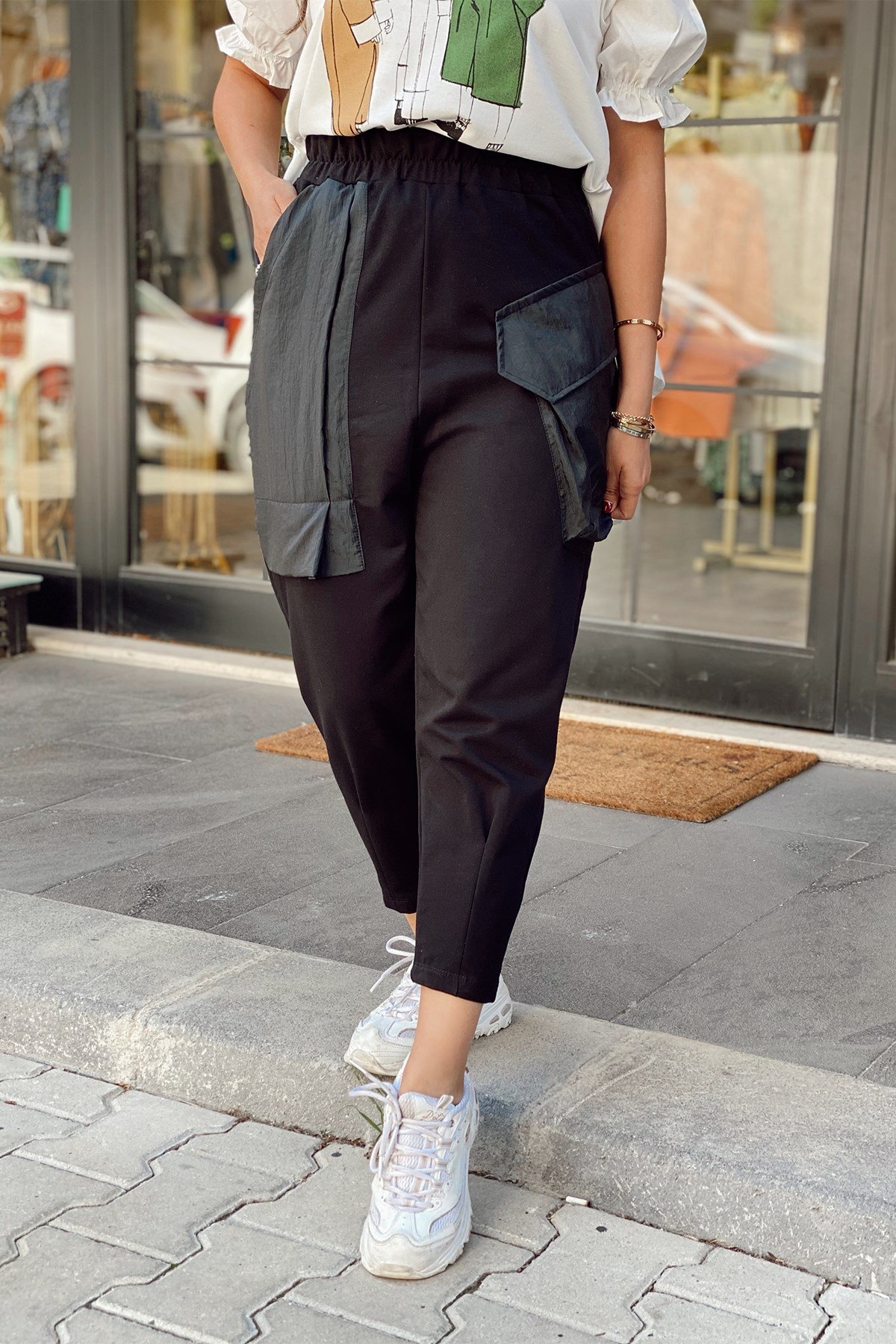 Siyah Cep Detaylı Pantolon