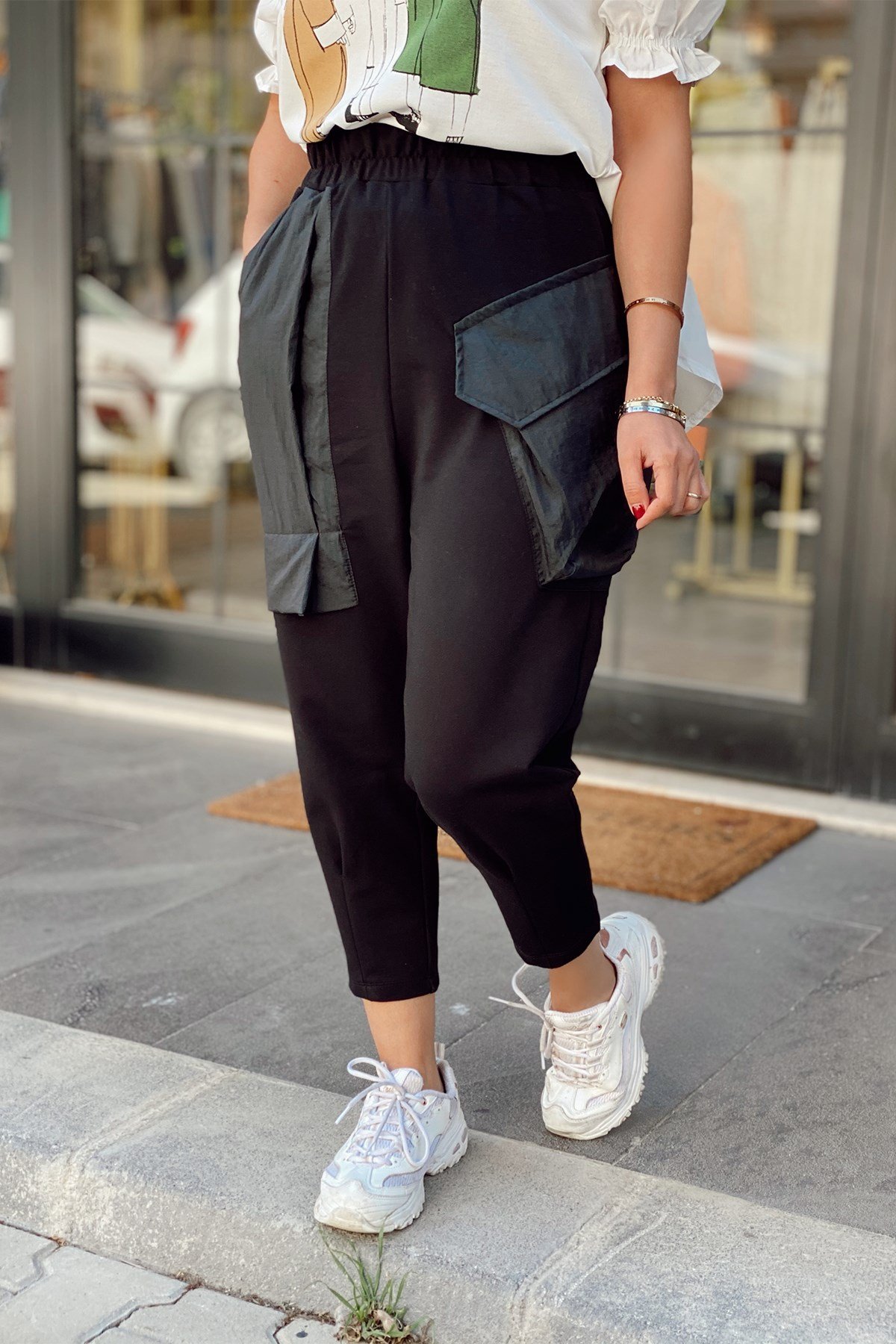 Siyah Cep Detaylı Pantolon