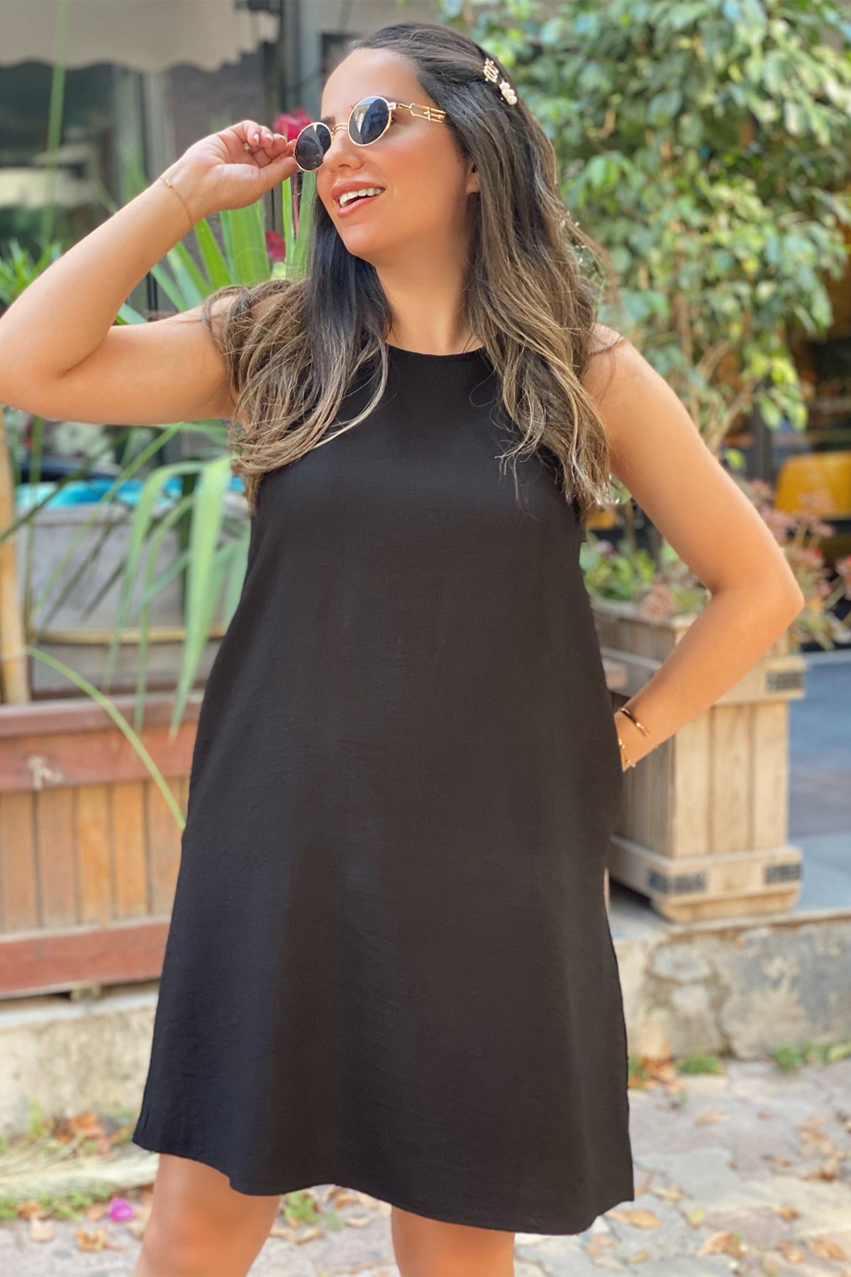 Siyah Cepli Sıfır Kol Keten Elbise