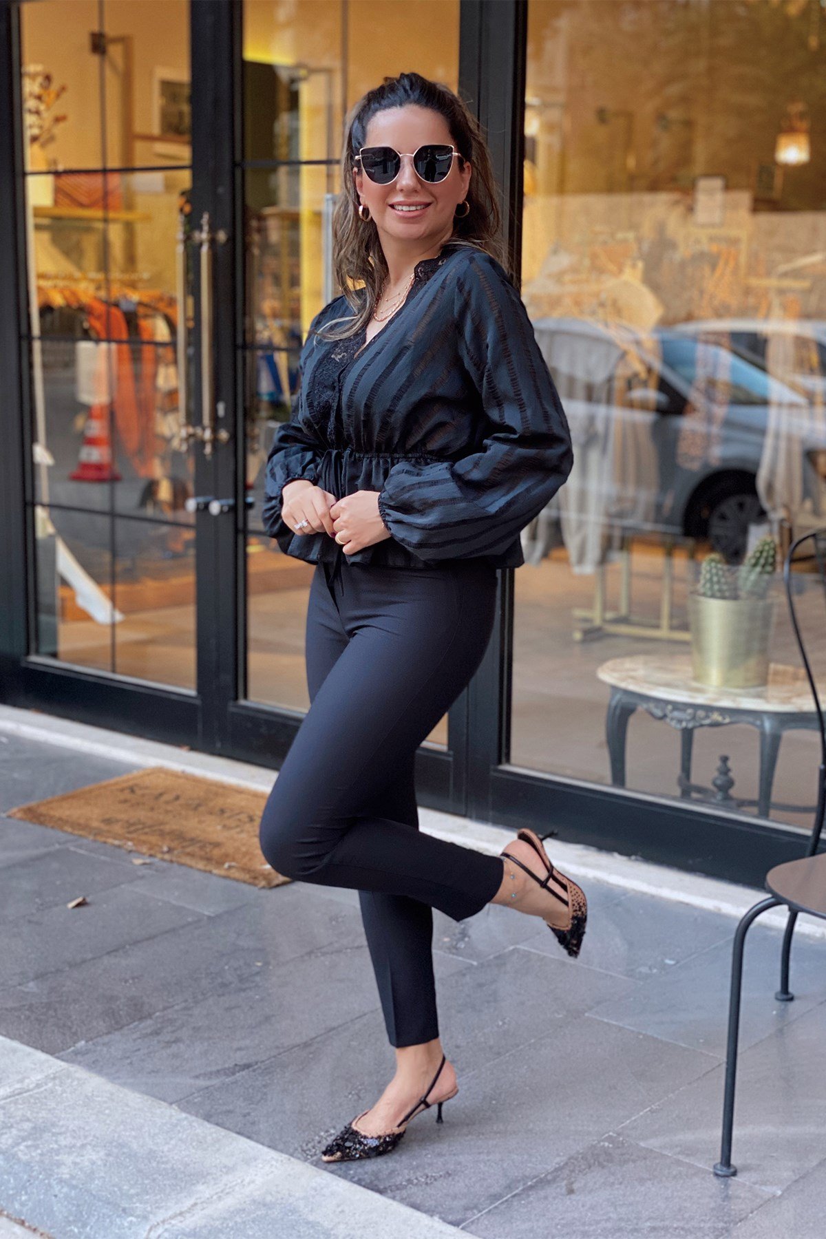 Siyah Dar Paça Yüksek Bel Kumaş Pantolon