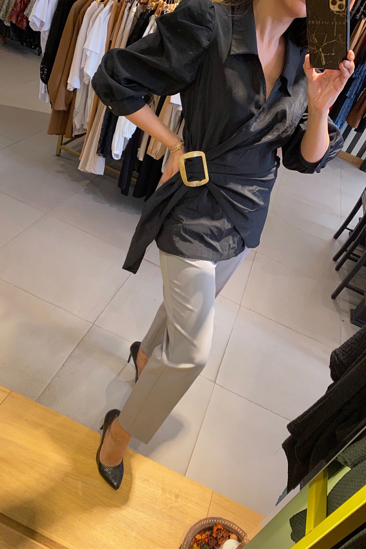 Siyah Gold Tokalı Bluz
