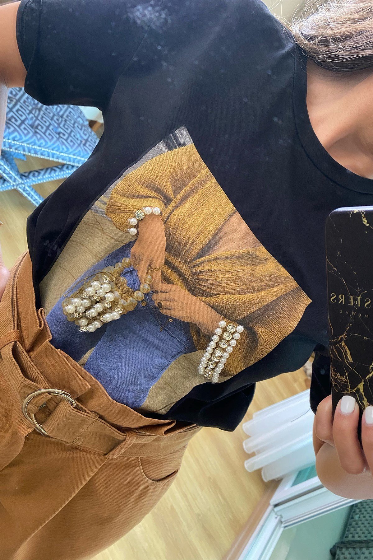 Siyah İnci Taş Detaylı Tshirt