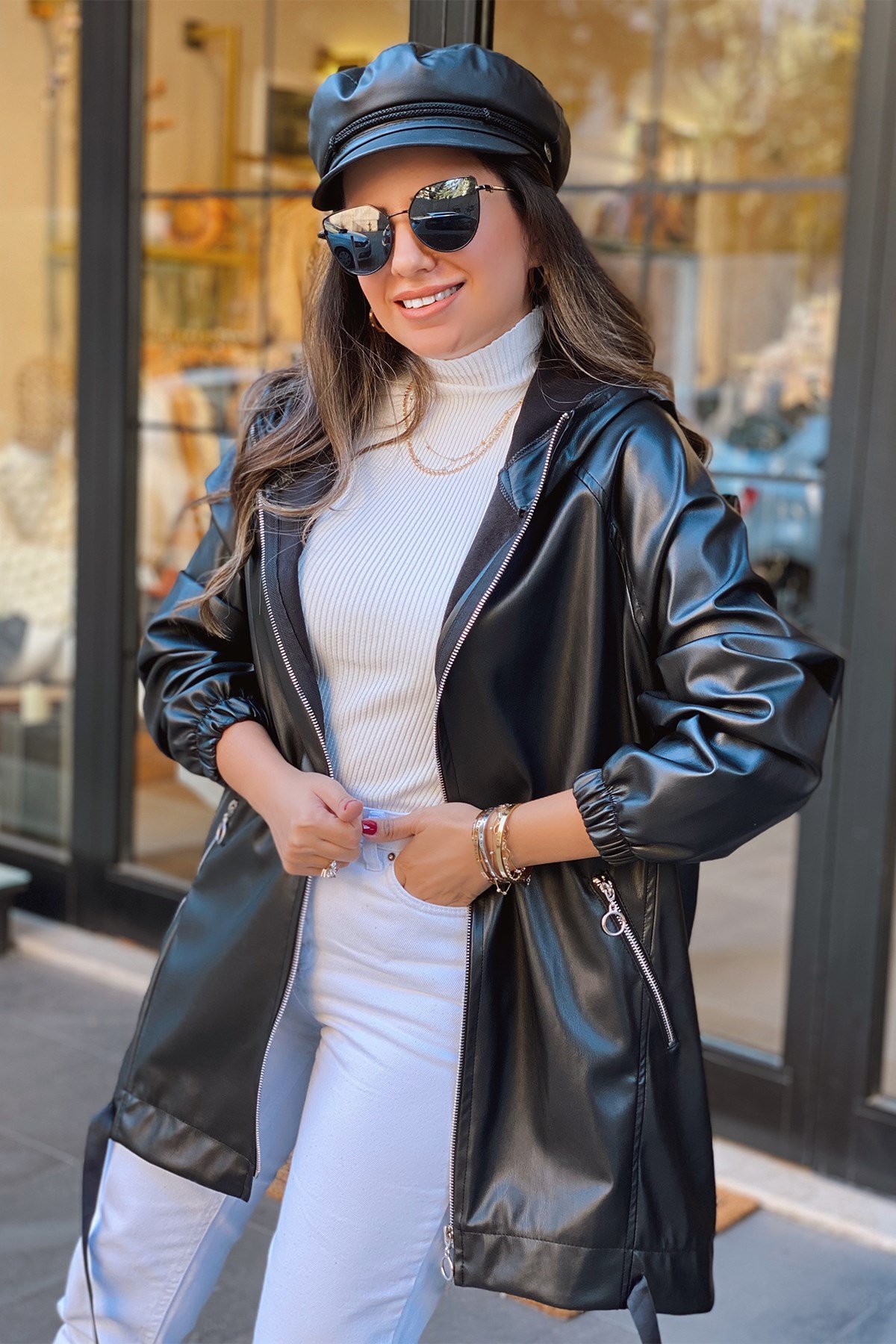 Siyah Kapşonlu Deri Ceket