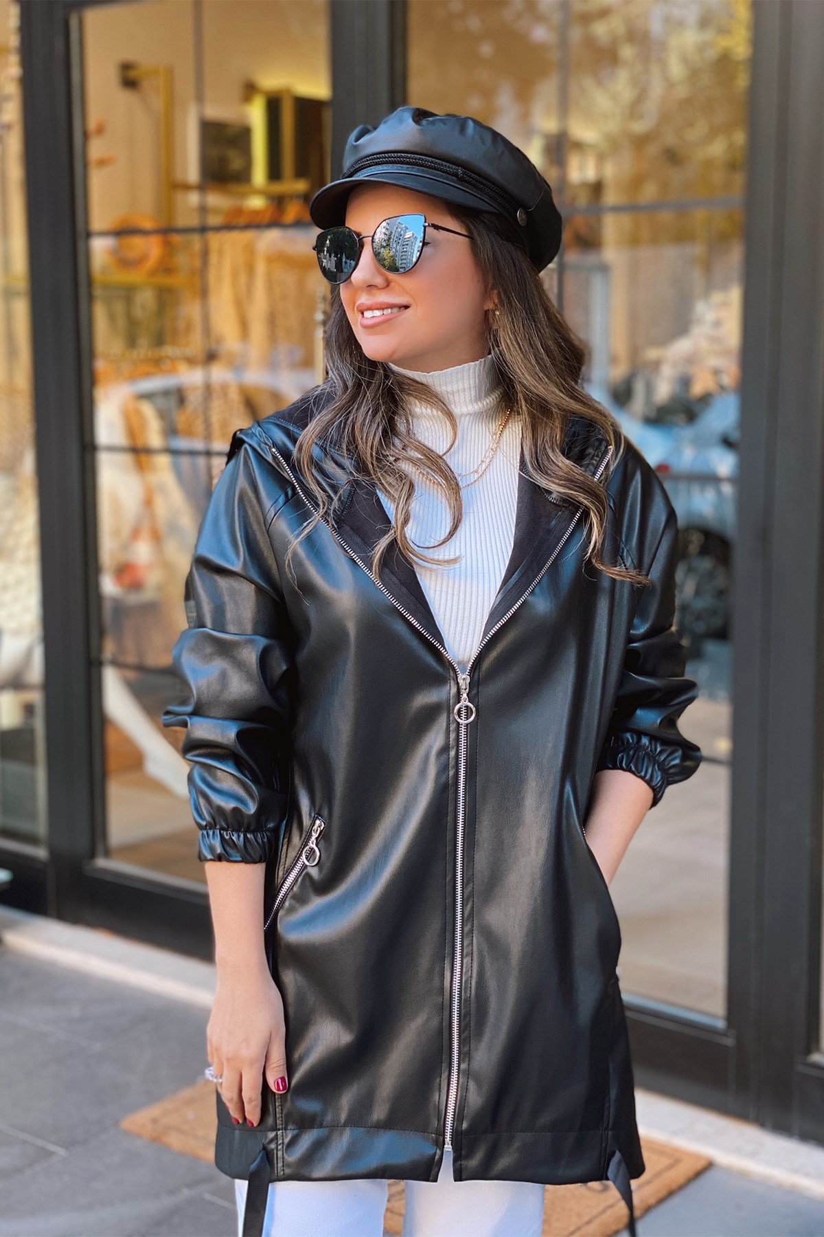 Siyah Kapşonlu Deri Ceket