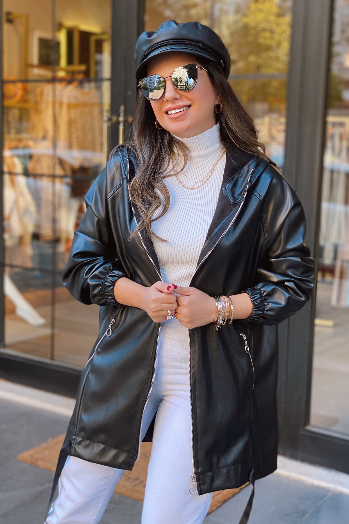 Siyah Kapşonlu Deri Ceket