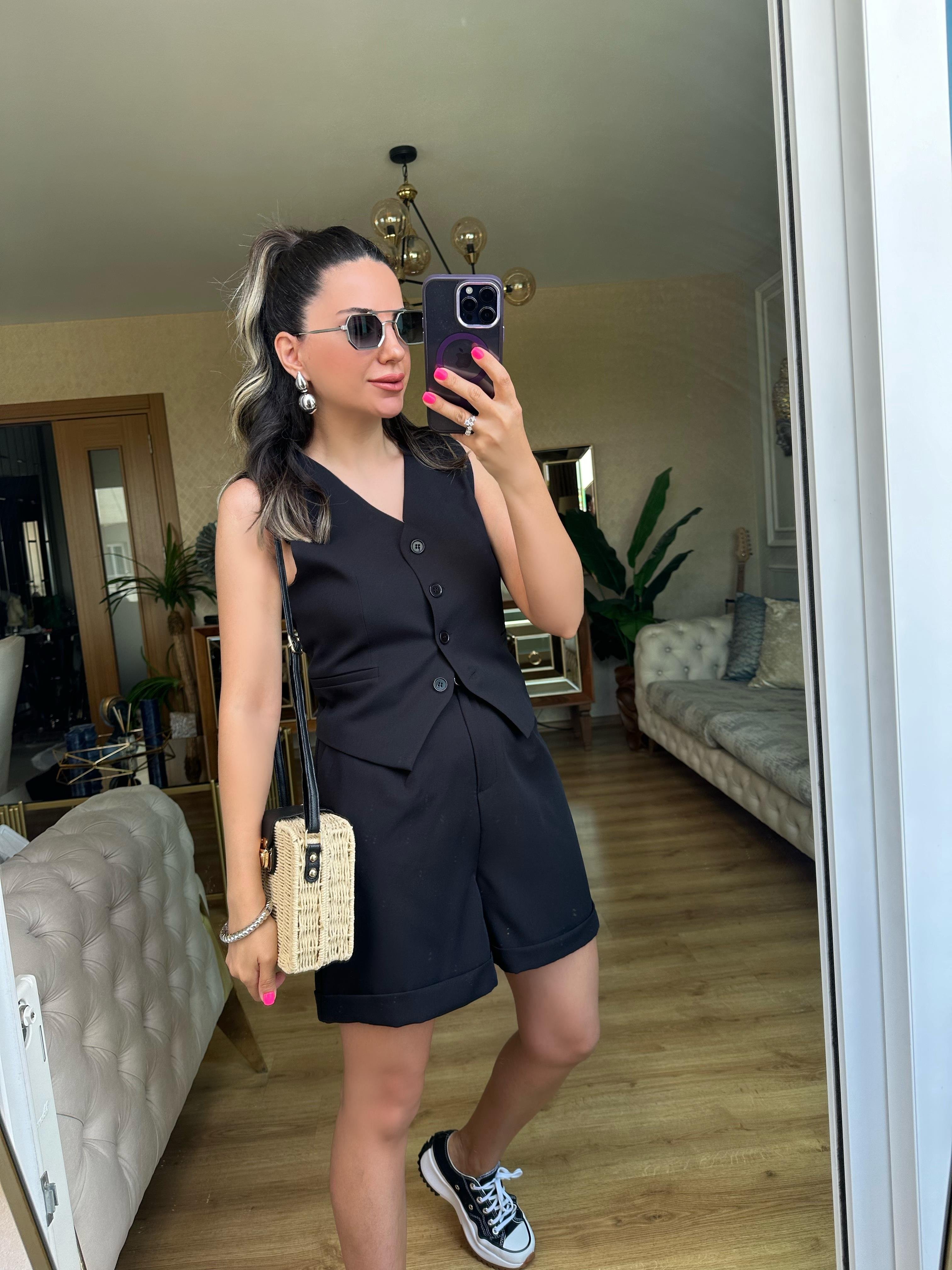 Siyah Kemerli Şort Yelek Takım
