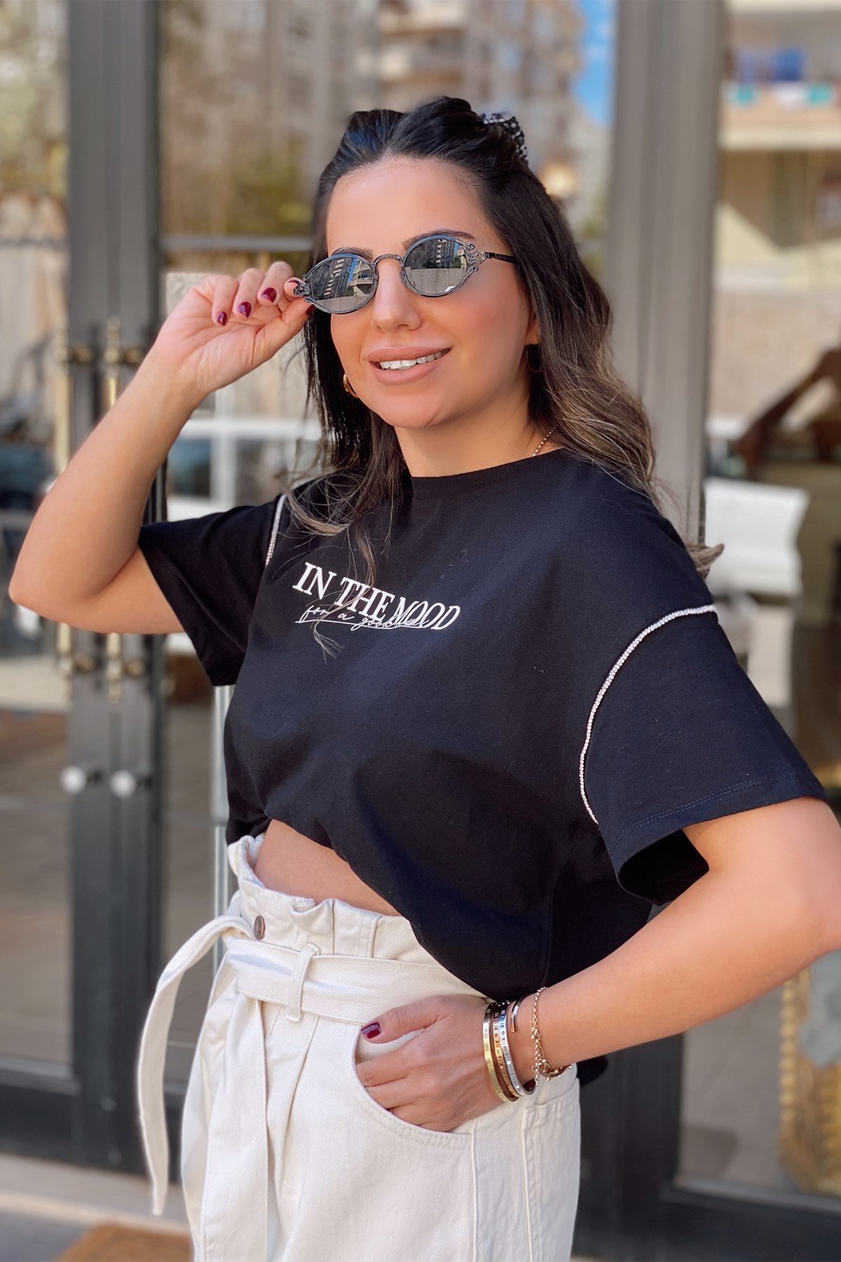 Siyah Kolları Taşlı Tshirt