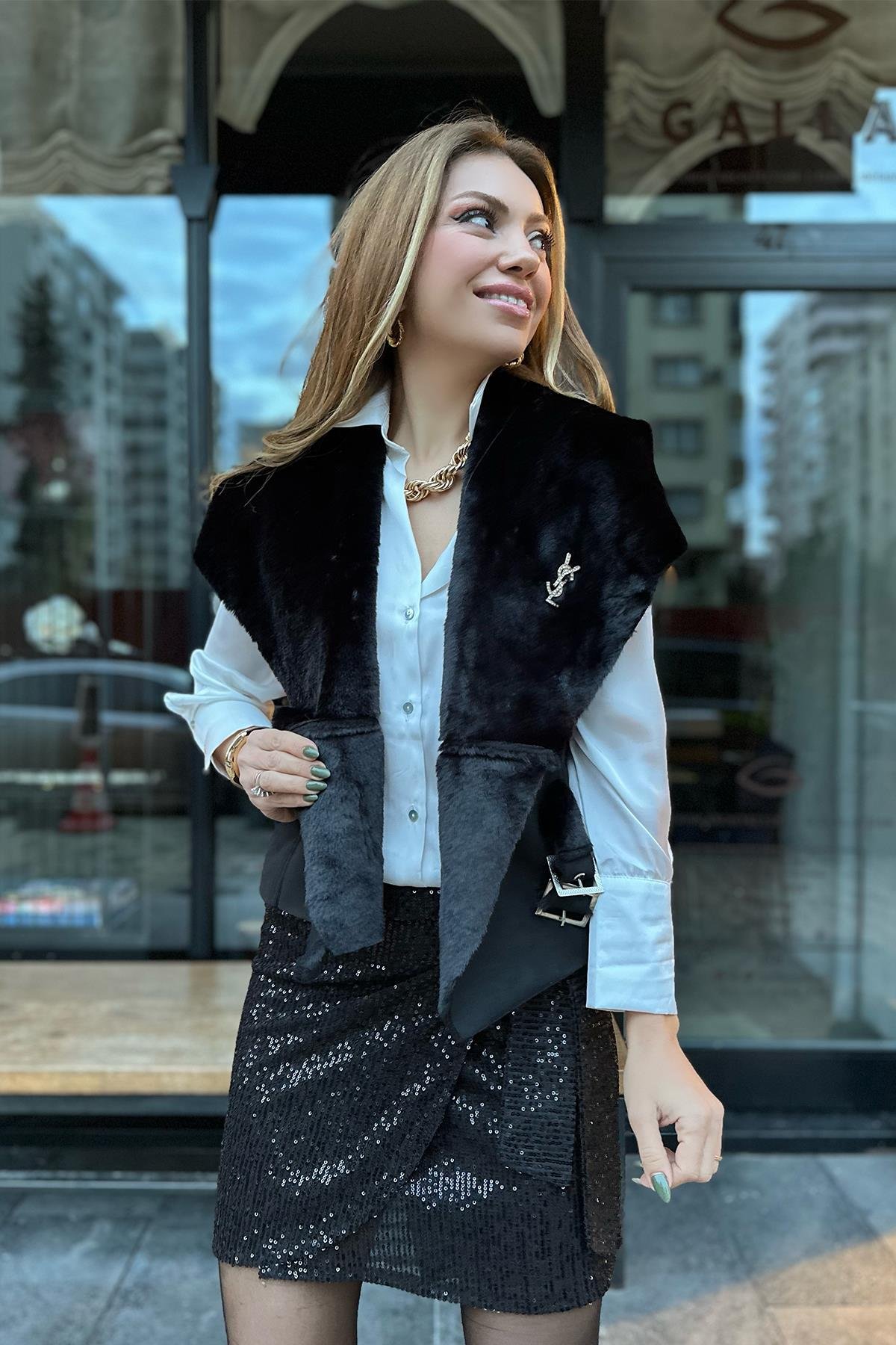 Siyah Kürk Detay Tokalı Yelek