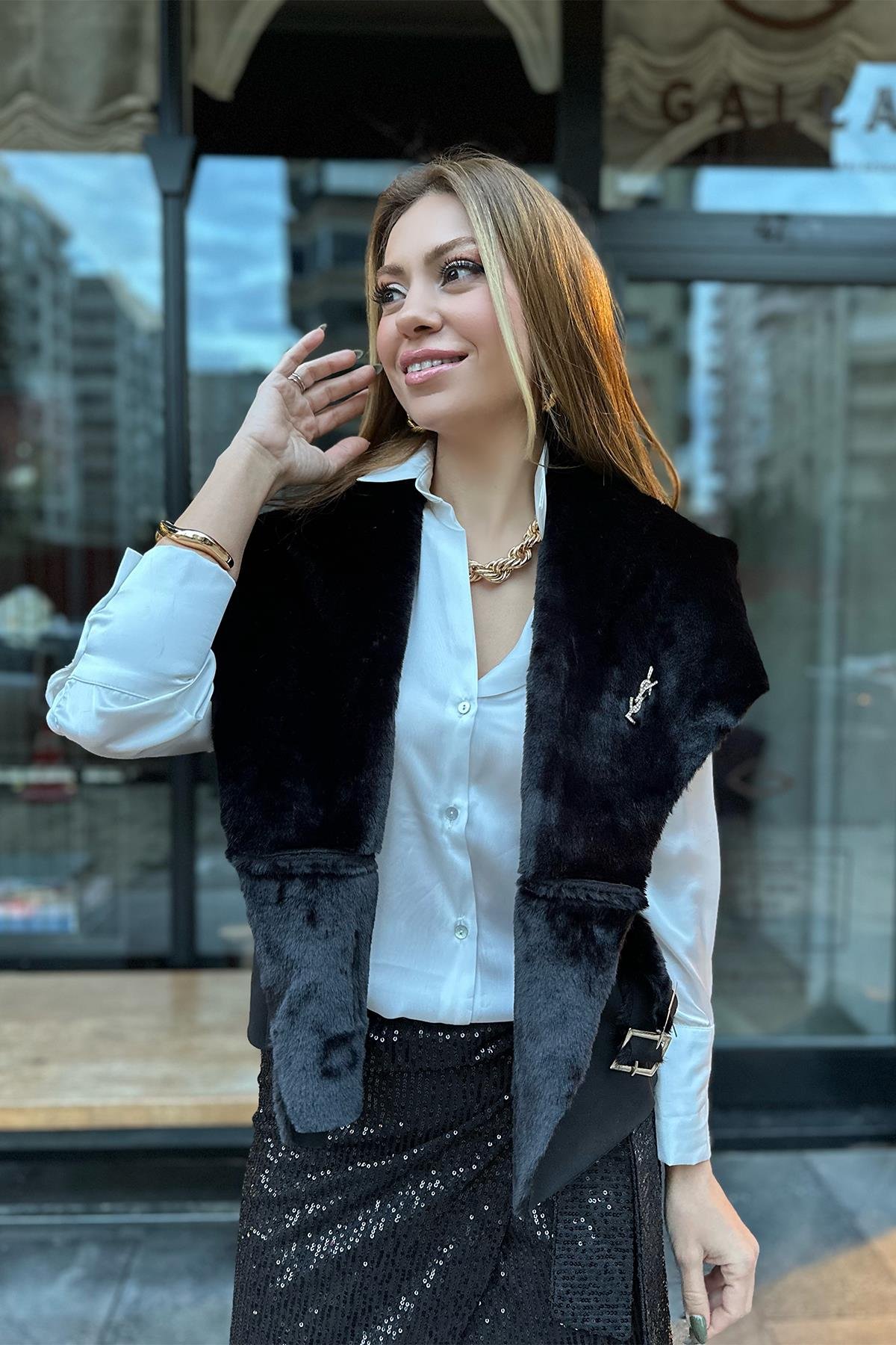 Siyah Kürk Detay Tokalı Yelek