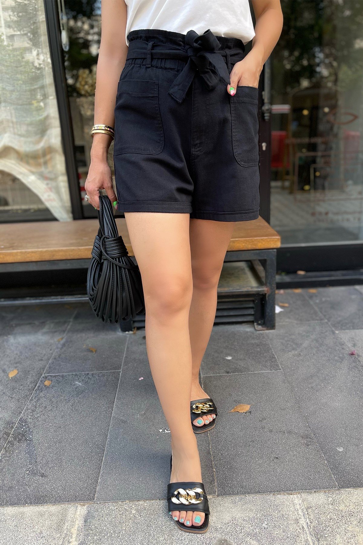 Siyah Kuşaklı Şort