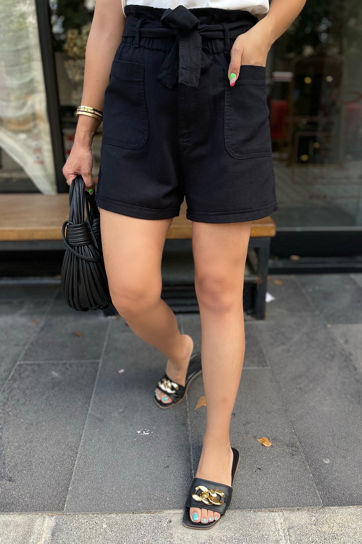 Siyah Kuşaklı Şort