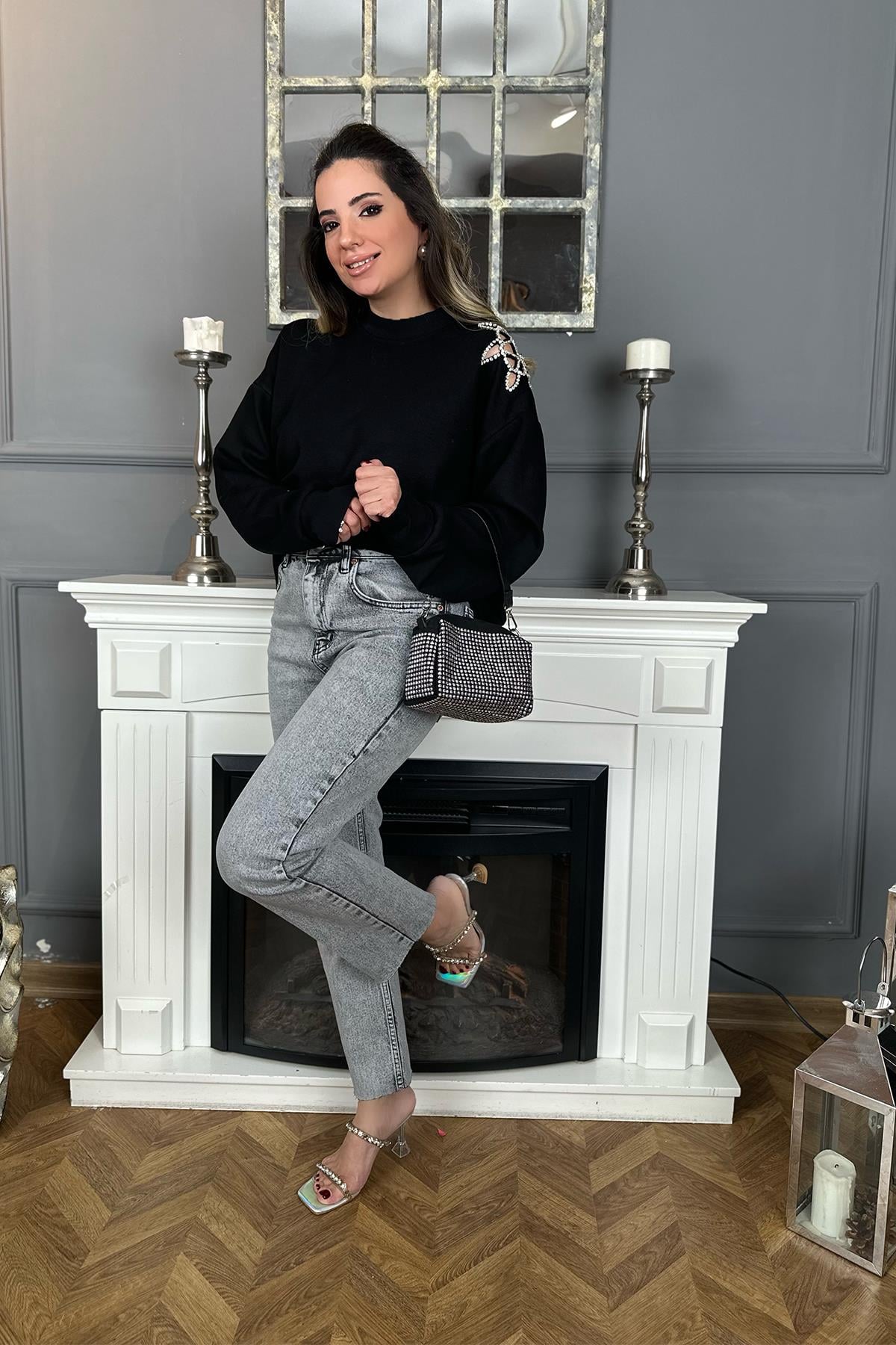 Siyah Omuz Taşlı Sweatshirt