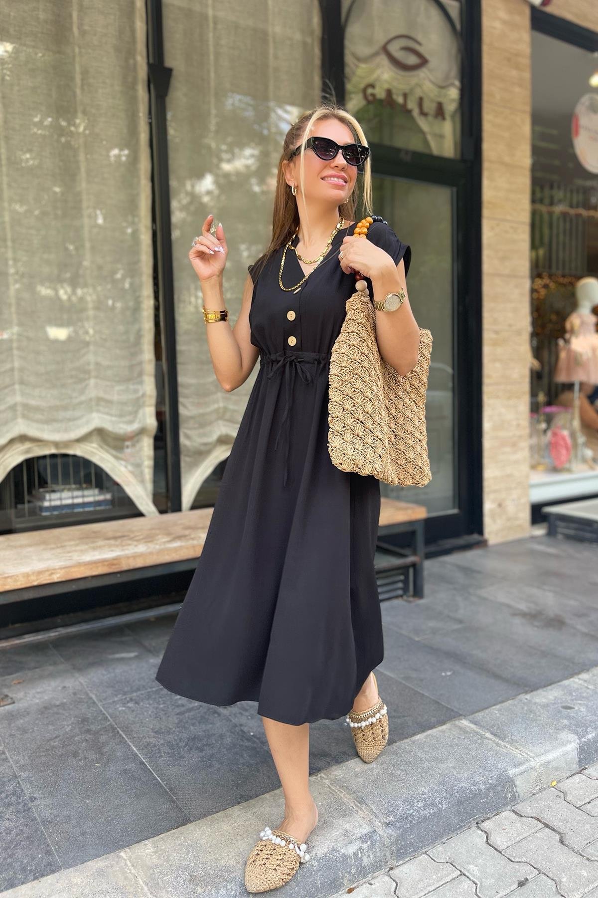 Siyah Önden Düğmeli Viskon Elbise