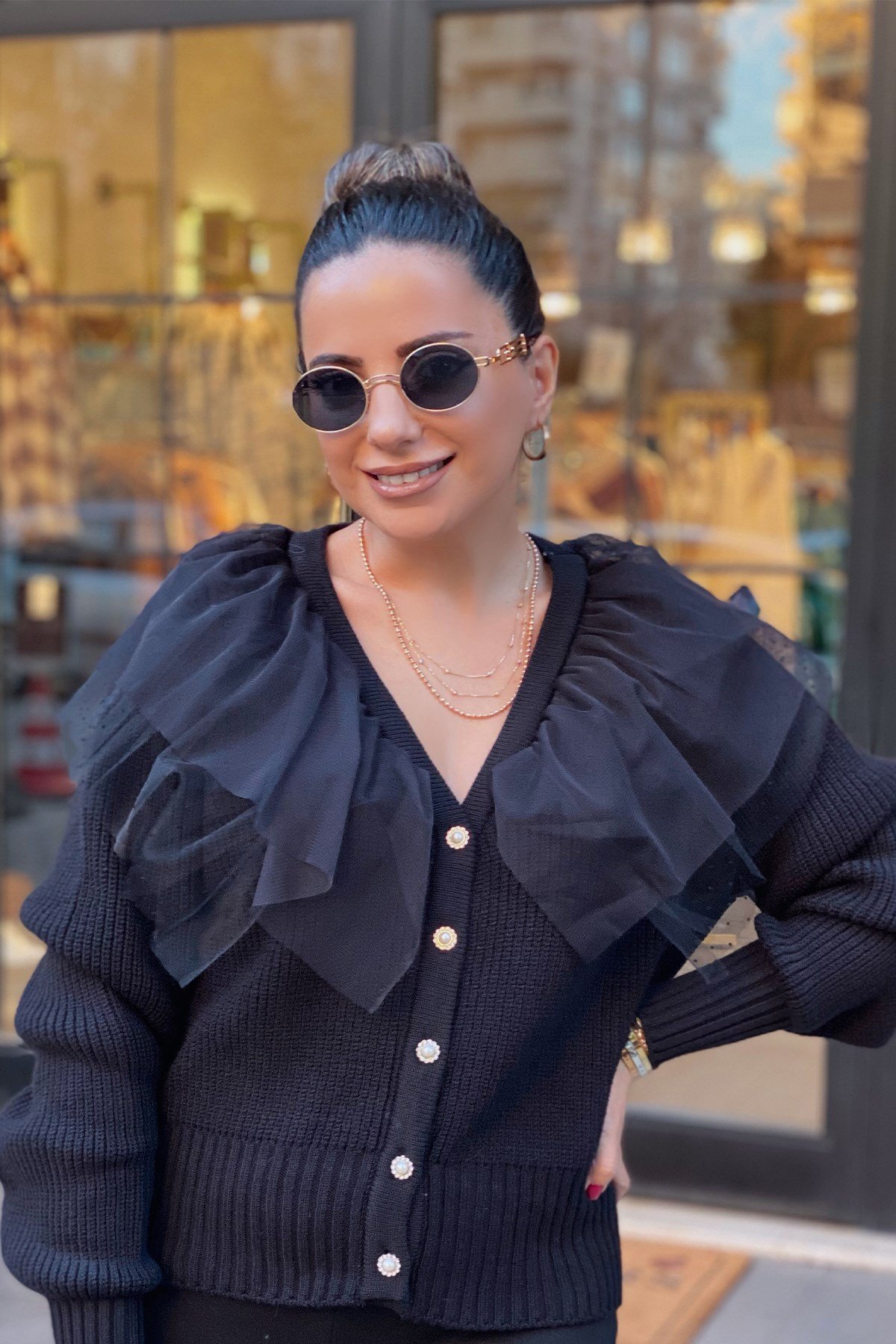 Siyah Önü Düğmeli Tül Detaylı Hırka