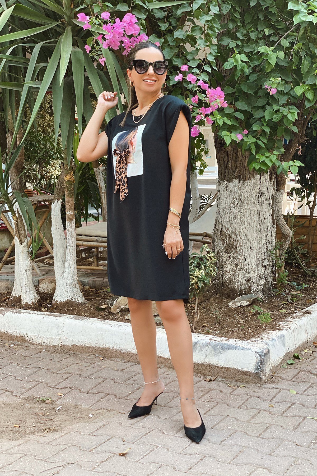 Siyah Önü Figürlü Elbise