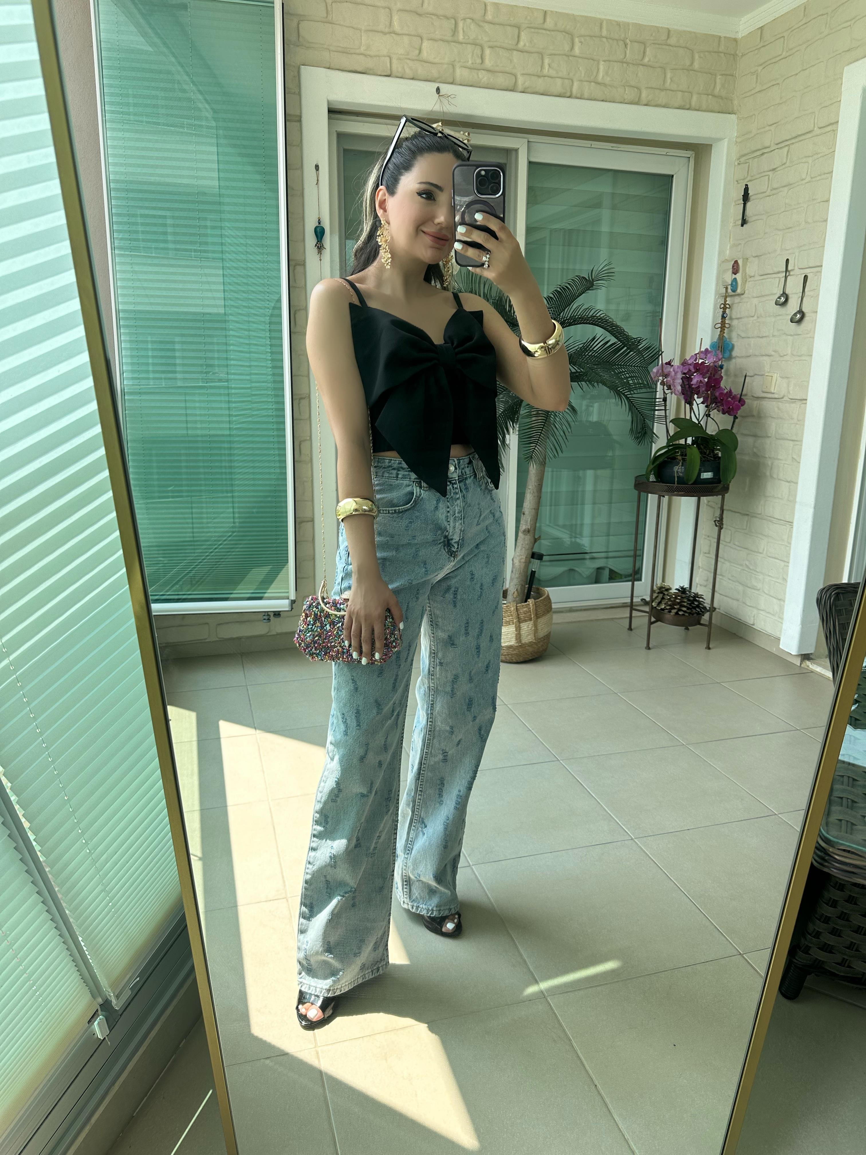 Siyah Önü Fiyonklu Bluz