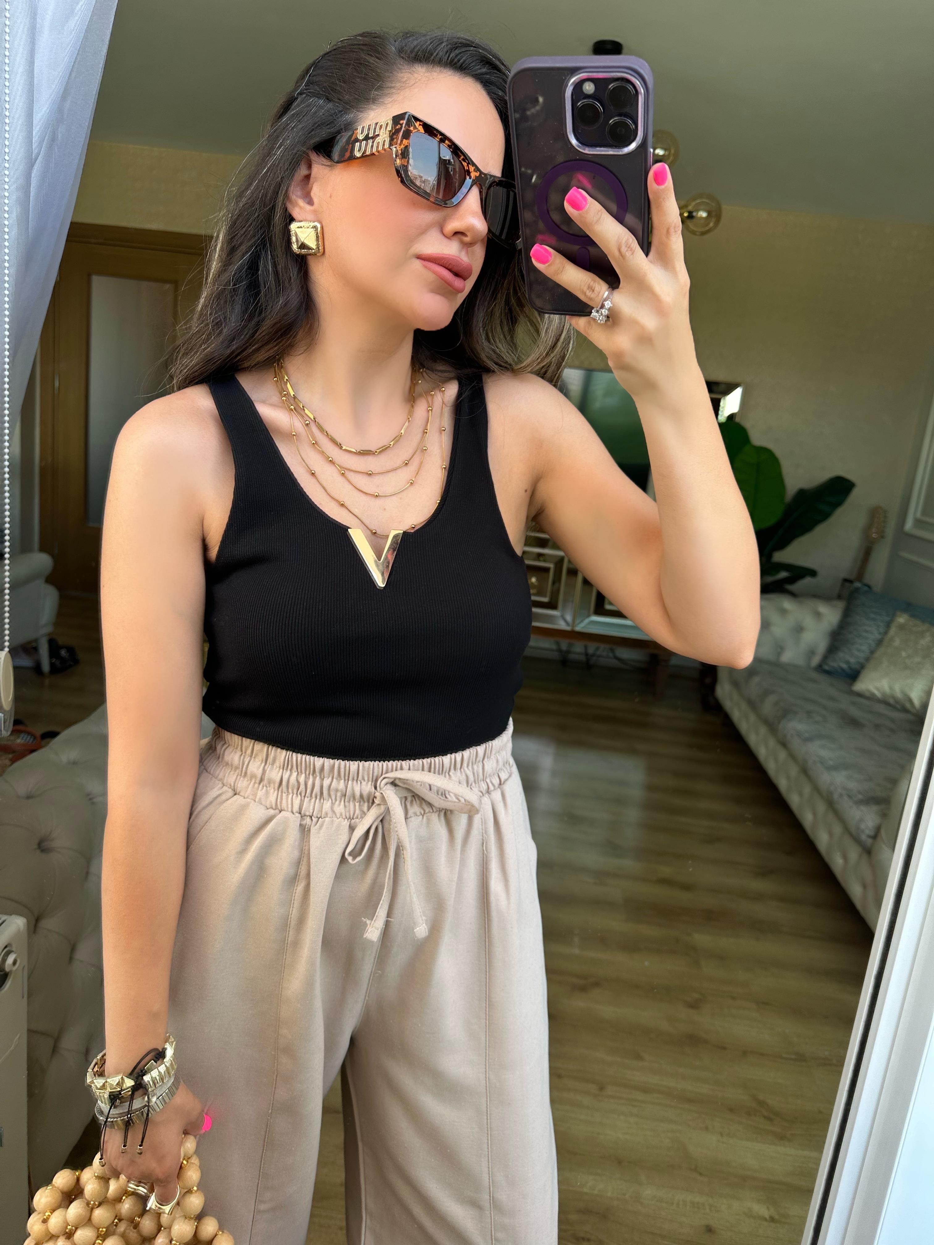 Siyah Önü Gold V Detaylı Bluz Atlet