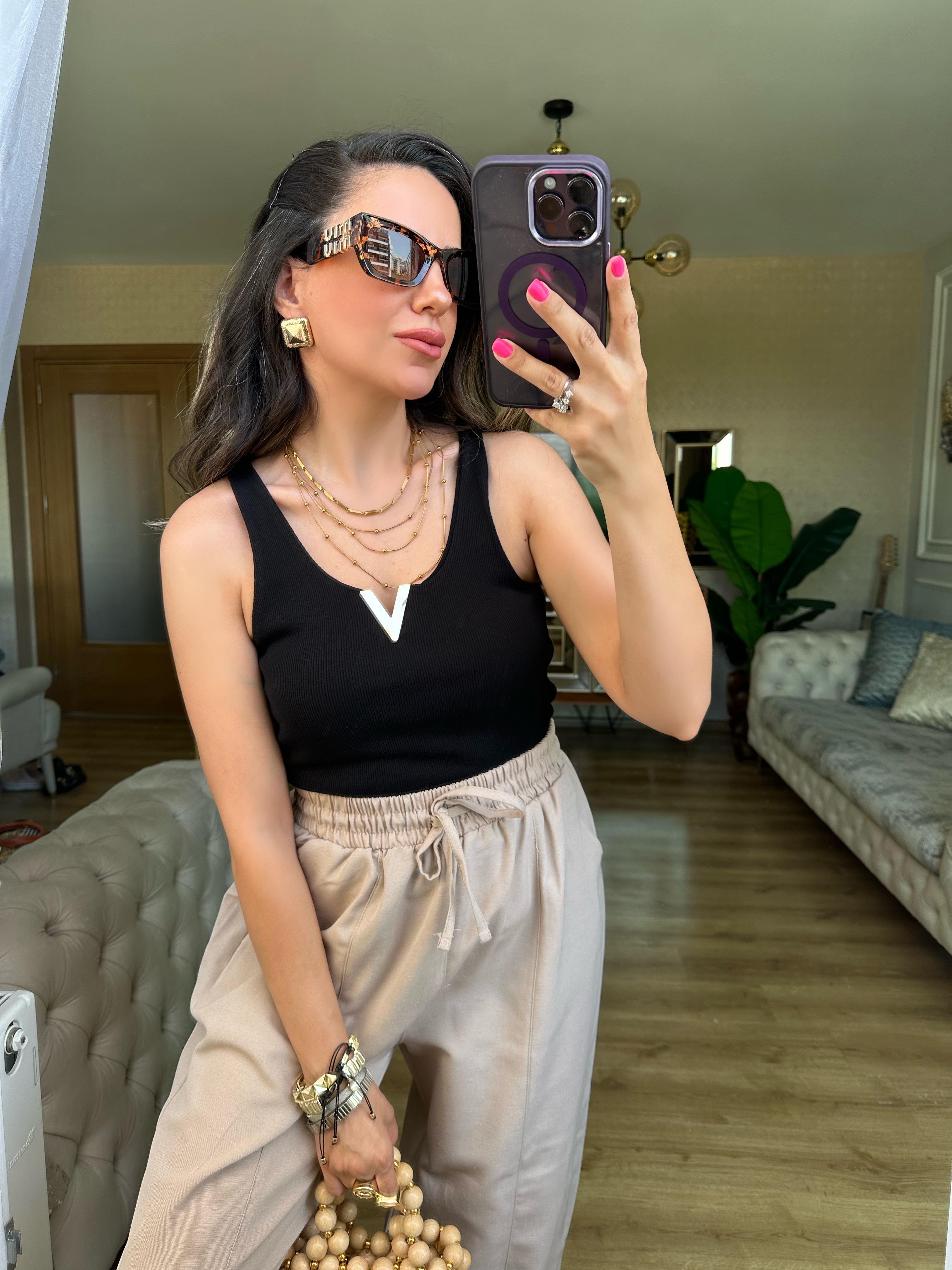 Siyah Önü Gold V Detaylı Bluz Atlet