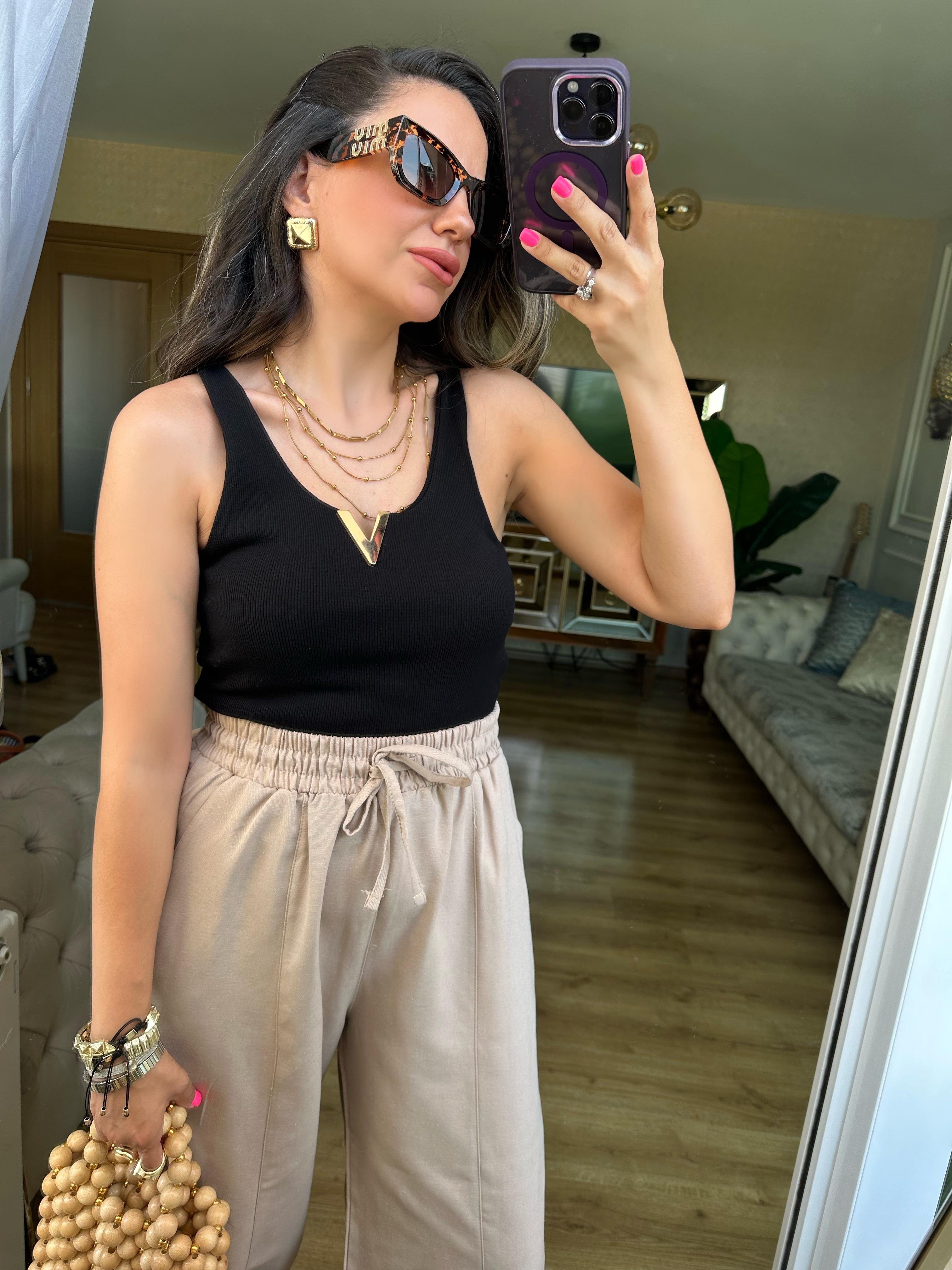 Siyah Önü Gold V Detaylı Bluz Atlet
