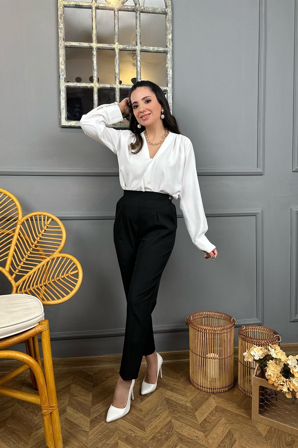 Siyah Önü Pileli Arka Lastikli Pantolon