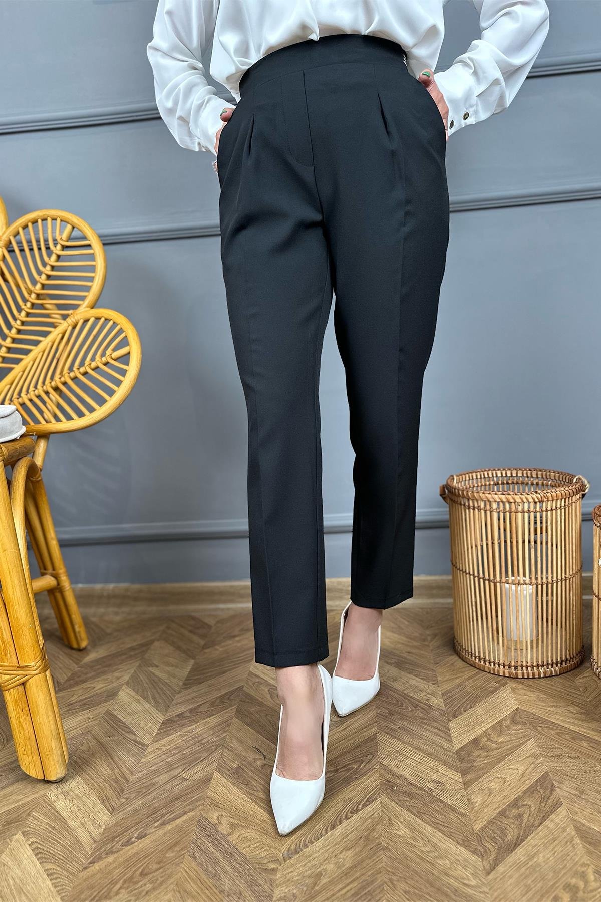 Siyah Önü Pileli Arka Lastikli Pantolon