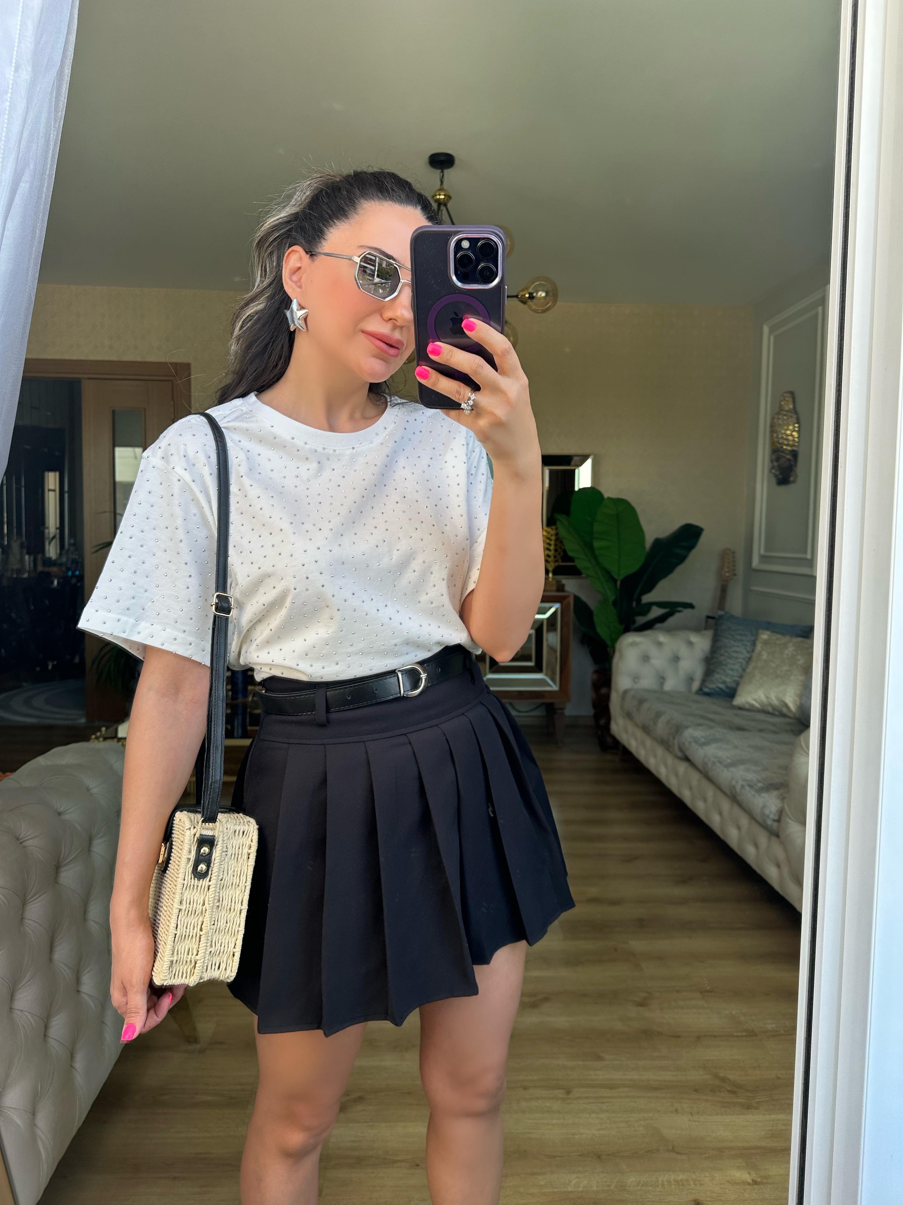 Siyah Pileli Kemerli Şort Etek