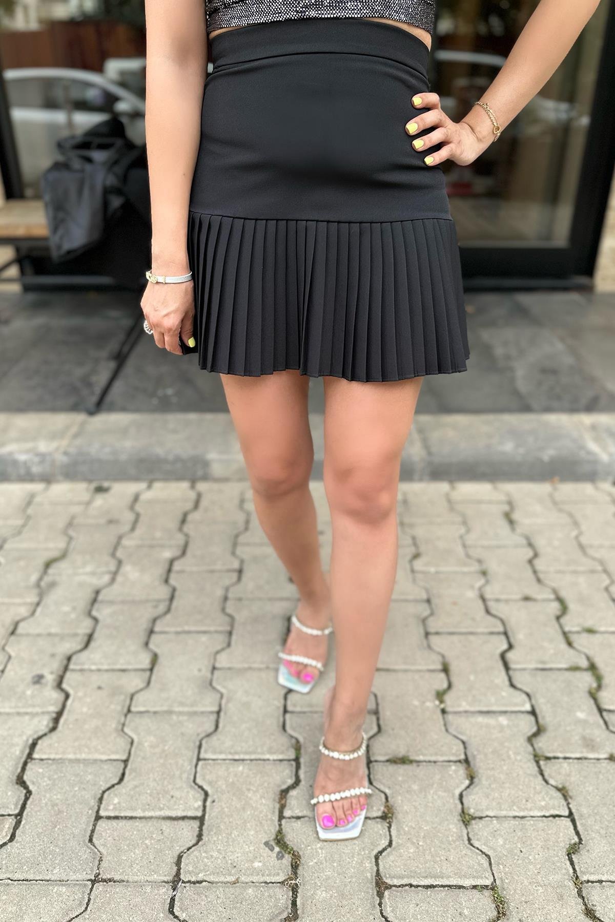 Siyah Pliseli Mini Etek