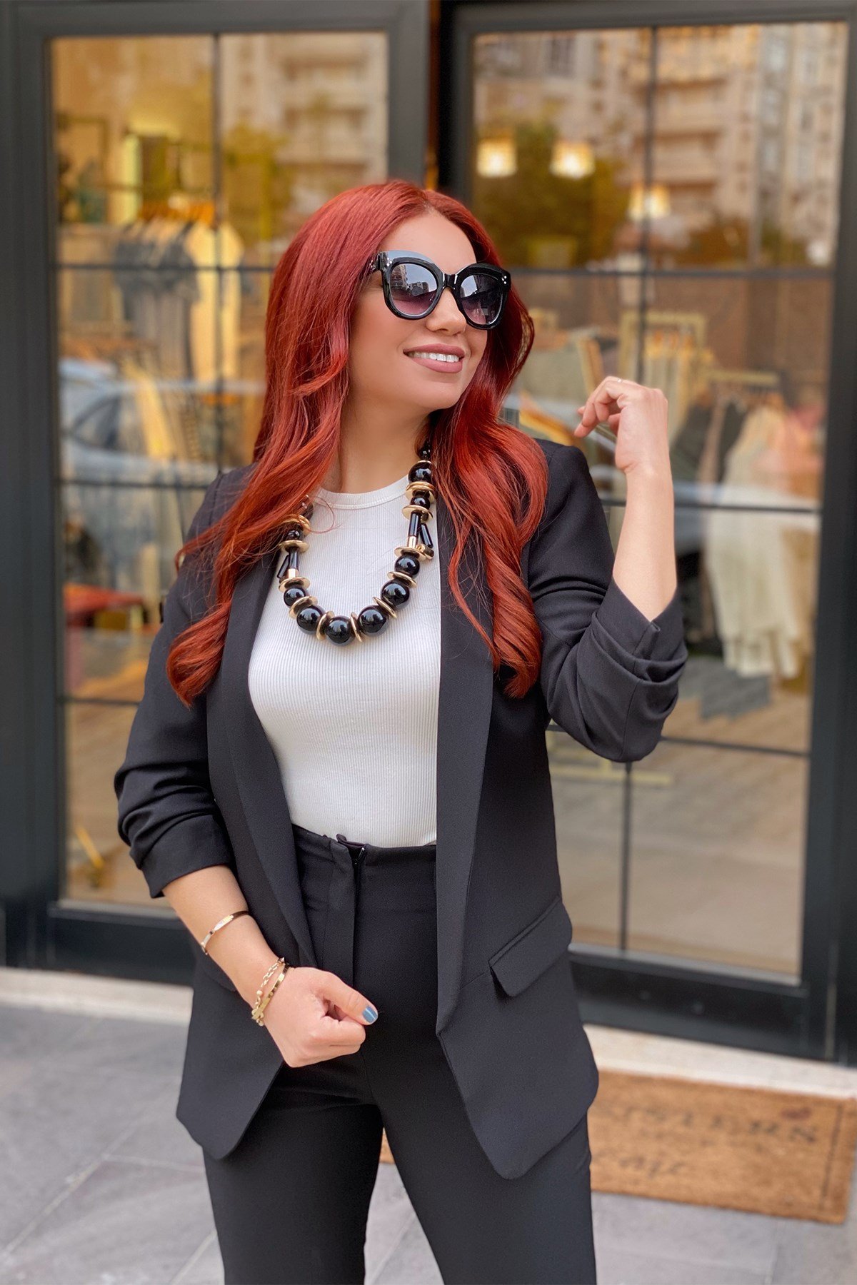 Siyah Renk Kolu Katlamalı Blazer Ceket