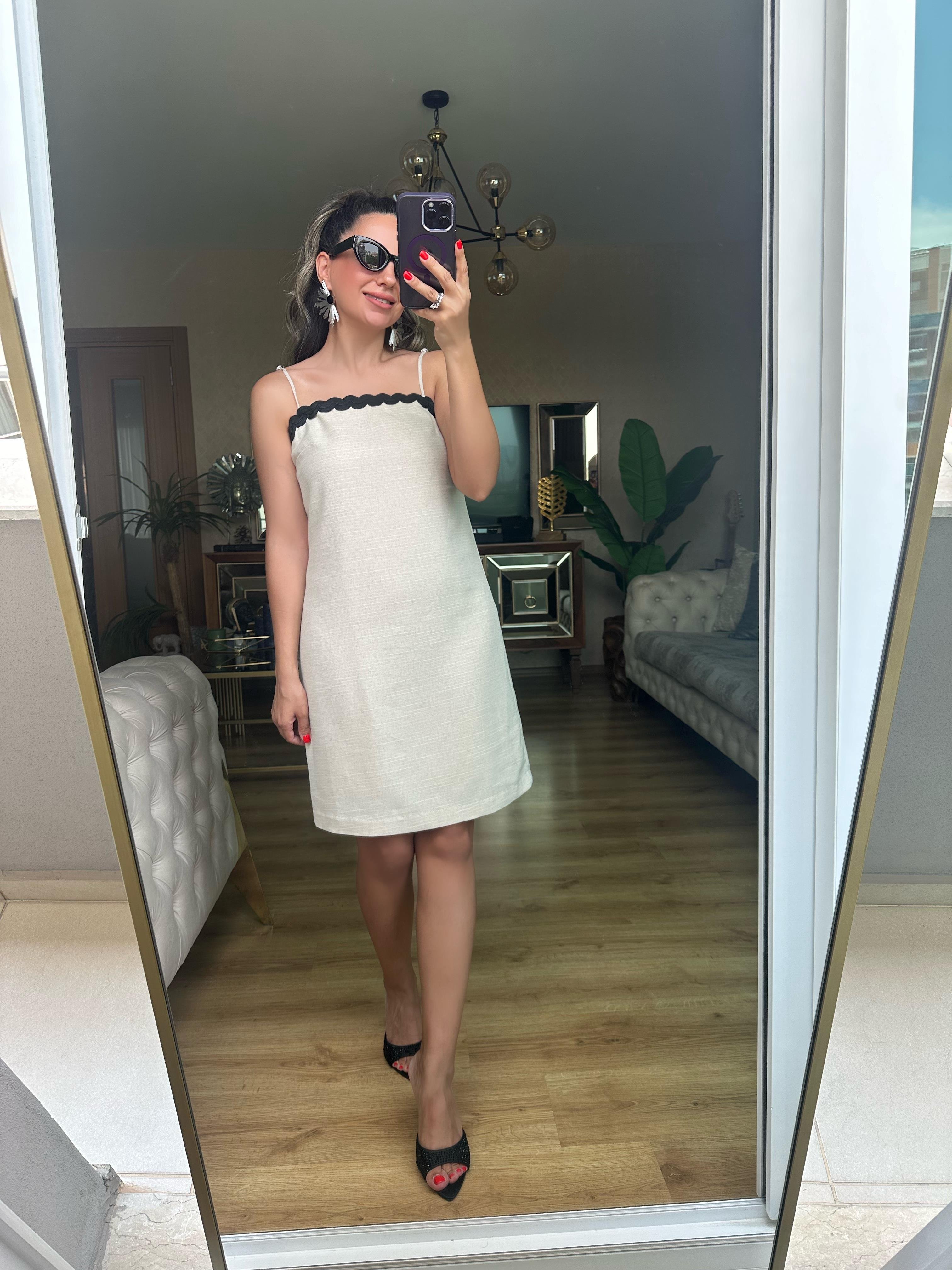 Siyah Şeritli Askılı Keten Elbise