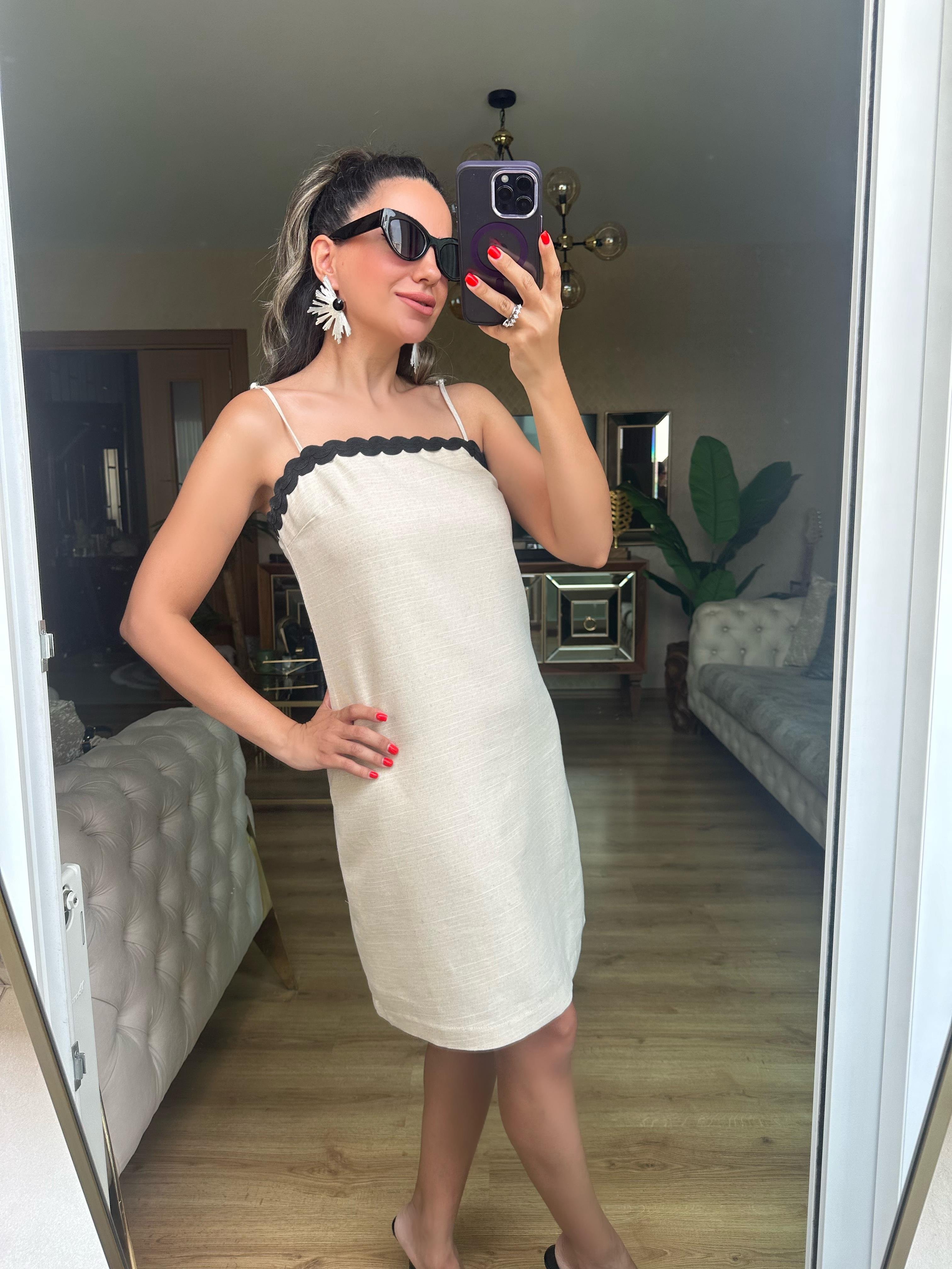 Siyah Şeritli Askılı Keten Elbise