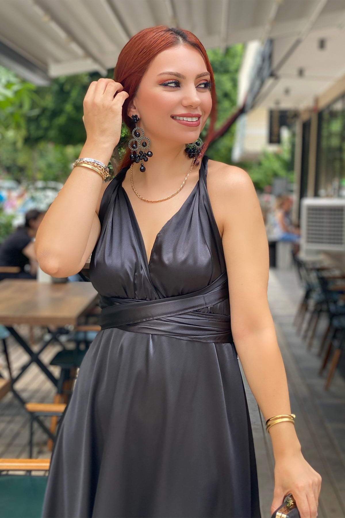 Siyah Sırt Dekolteli Saten Elbise