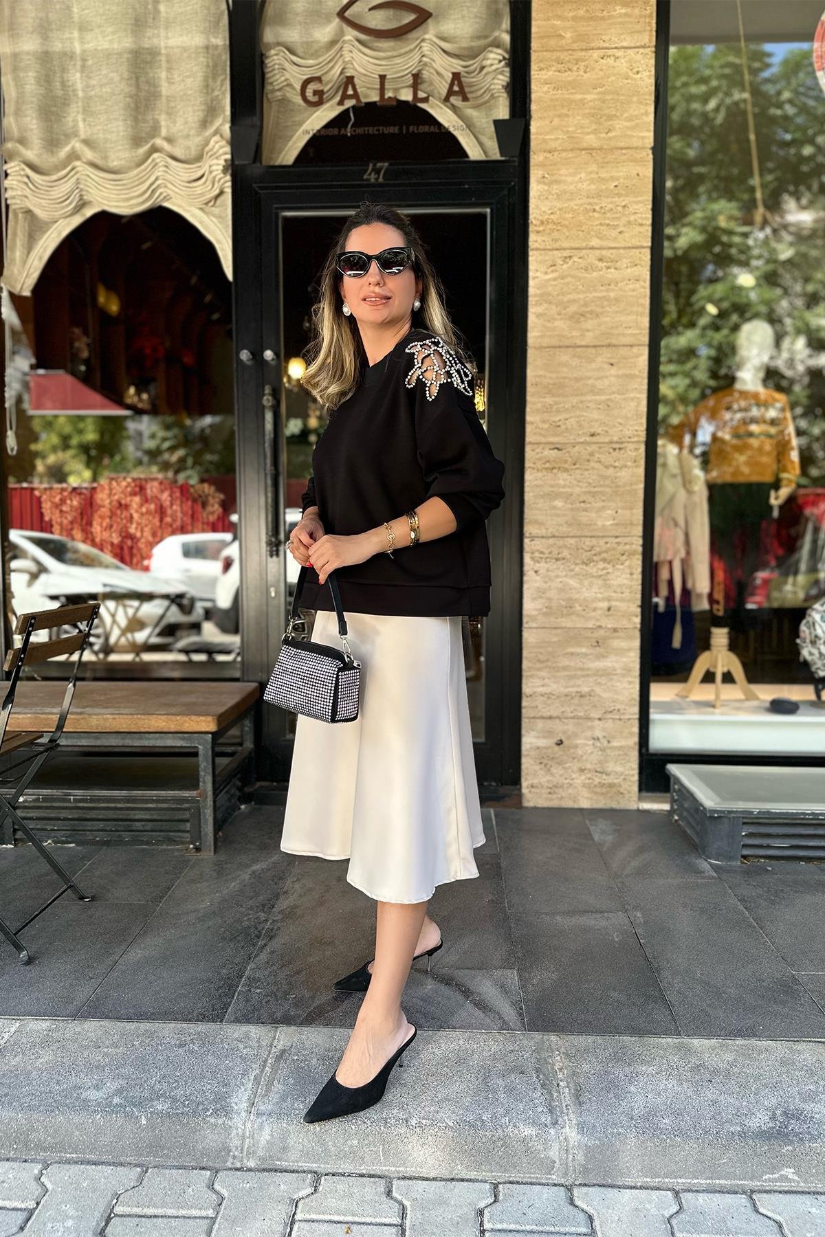 Siyah Taş İşlemeli Sweatshirt