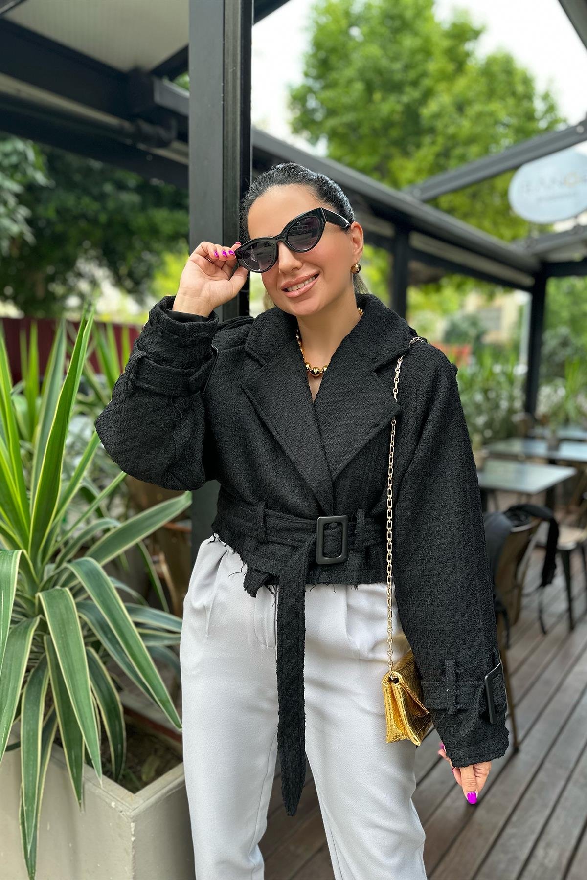 Siyah Tüvit Kemerli Ceket