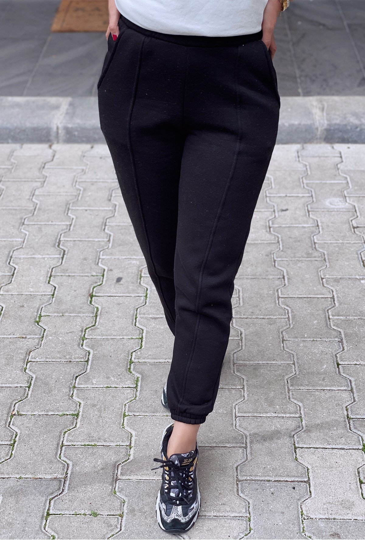 Siyah Üç İplik Paça Lastikli Eşofman Altı