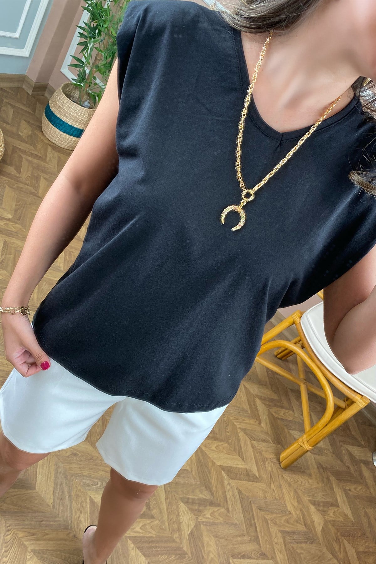 Siyah V Yaka Vatkalı Tshirt