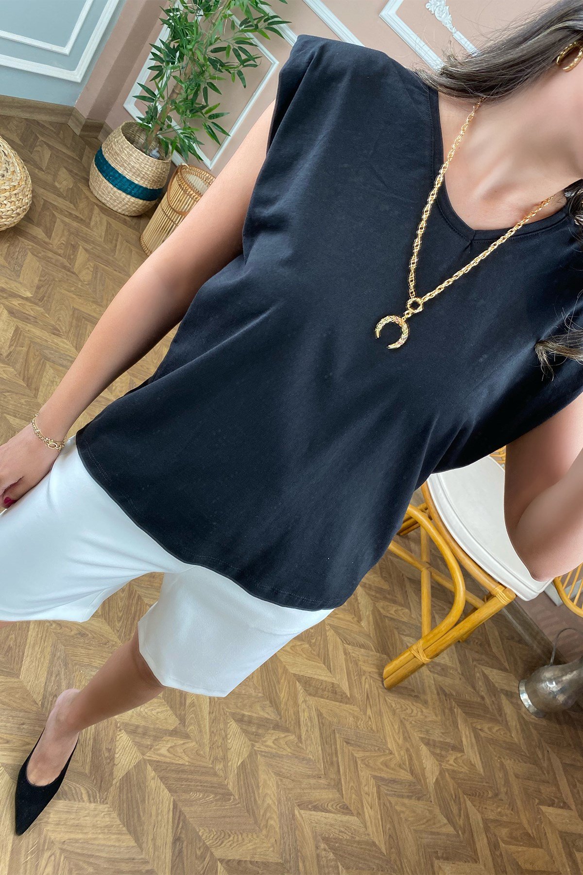 Siyah V Yaka Vatkalı Tshirt