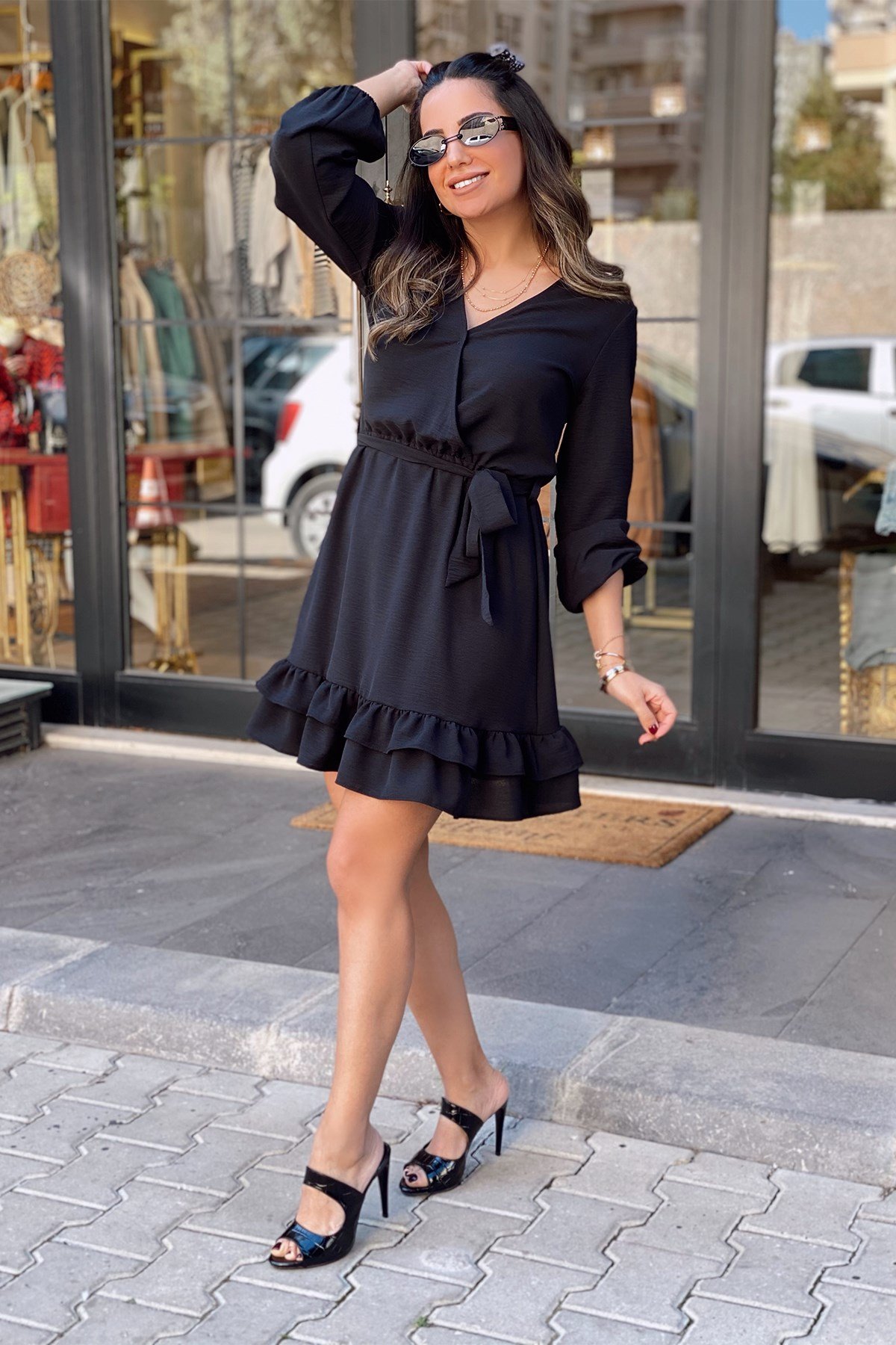 Siyah Volanlı Elbise