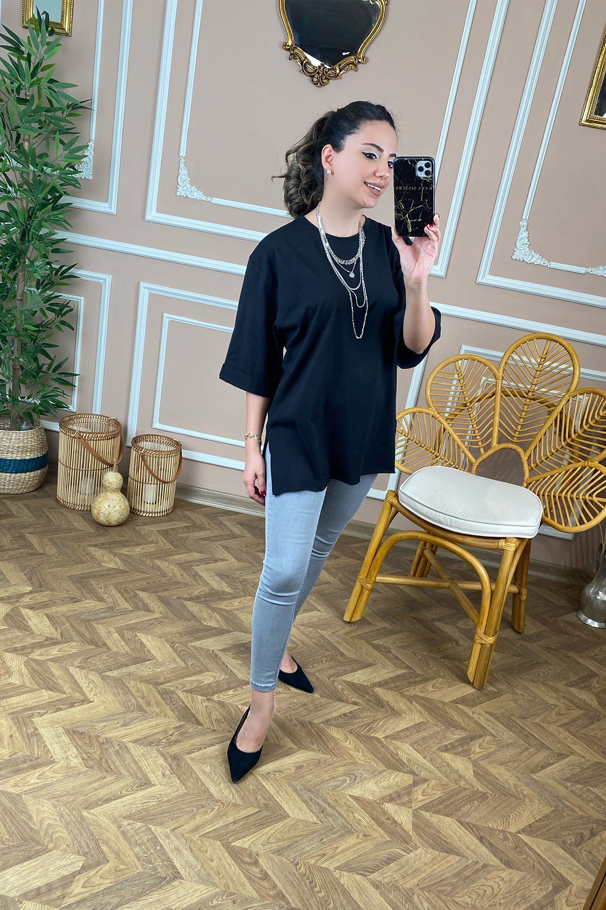 Siyah Yandan Yırtmaçlı Basic Tshirt 