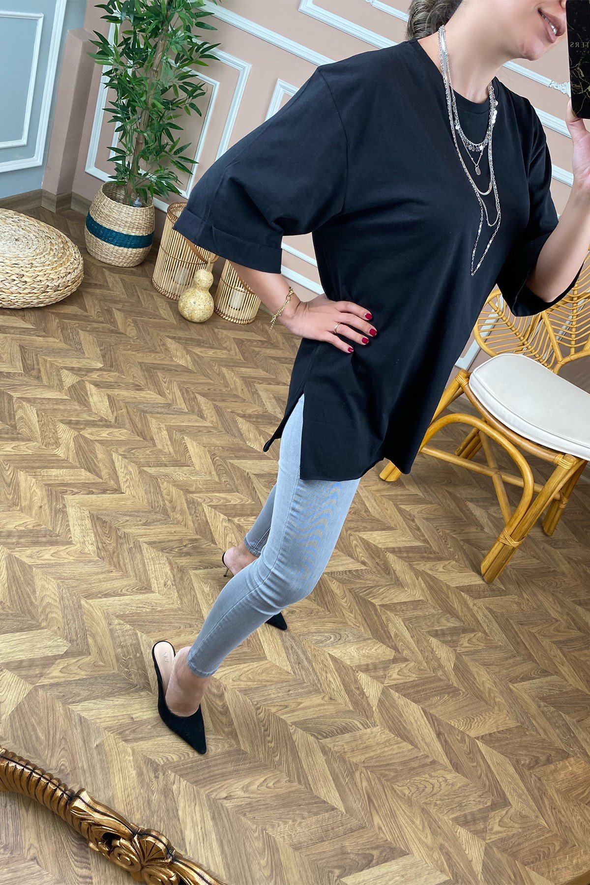 Siyah Yandan Yırtmaçlı Basic Tshirt 