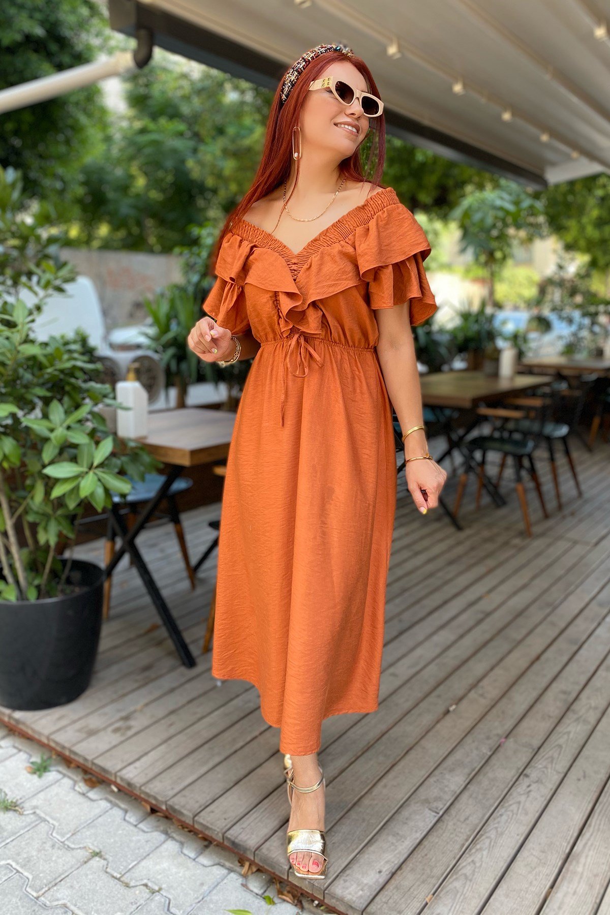 Taba Omuz Volanlı Elbise