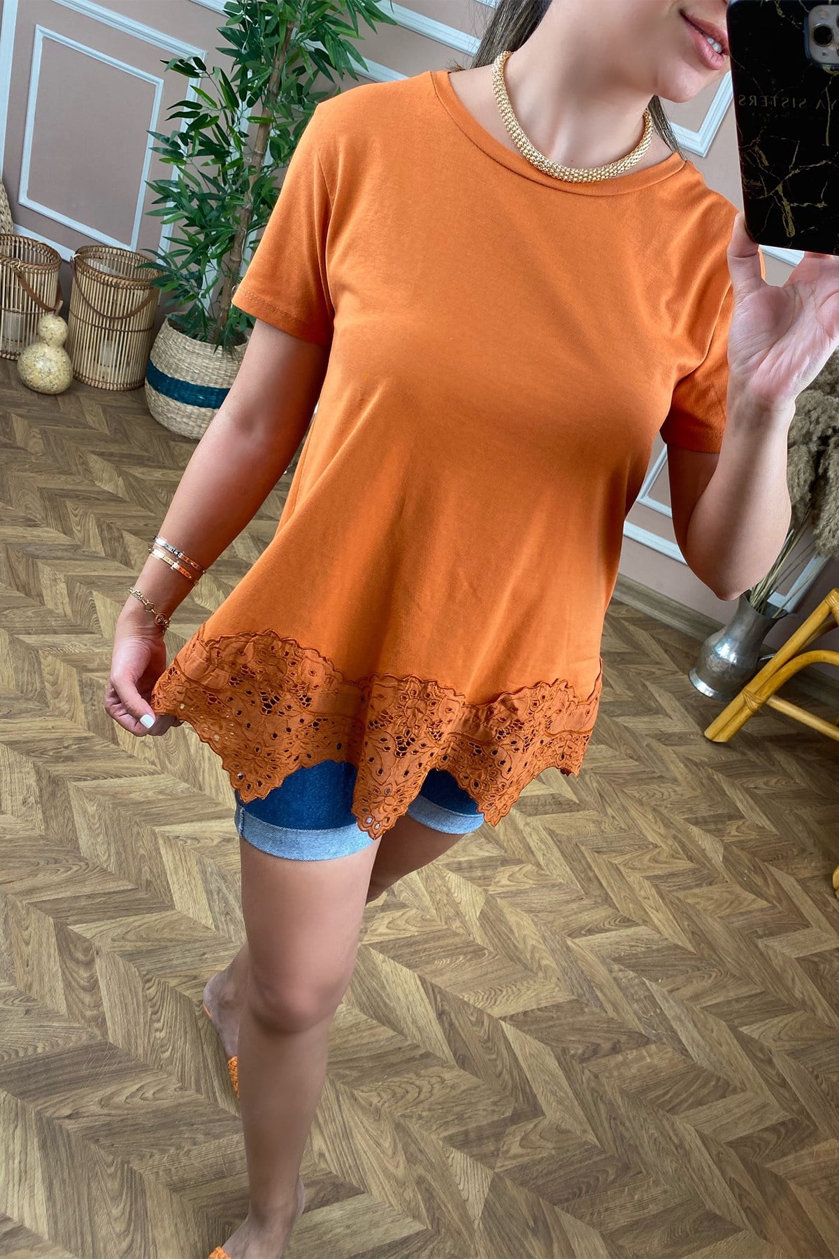 Tarçın Altı Dantel Detaylı Tshirt