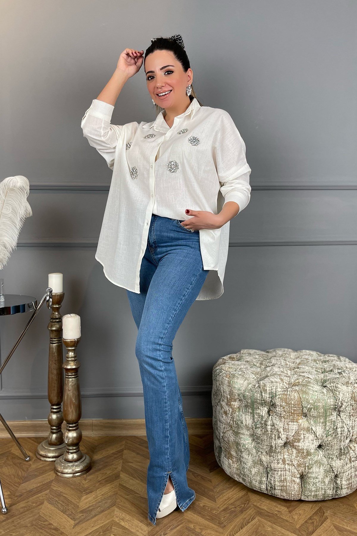 Taş Detaylı Beyaz Oversize  Gömlek