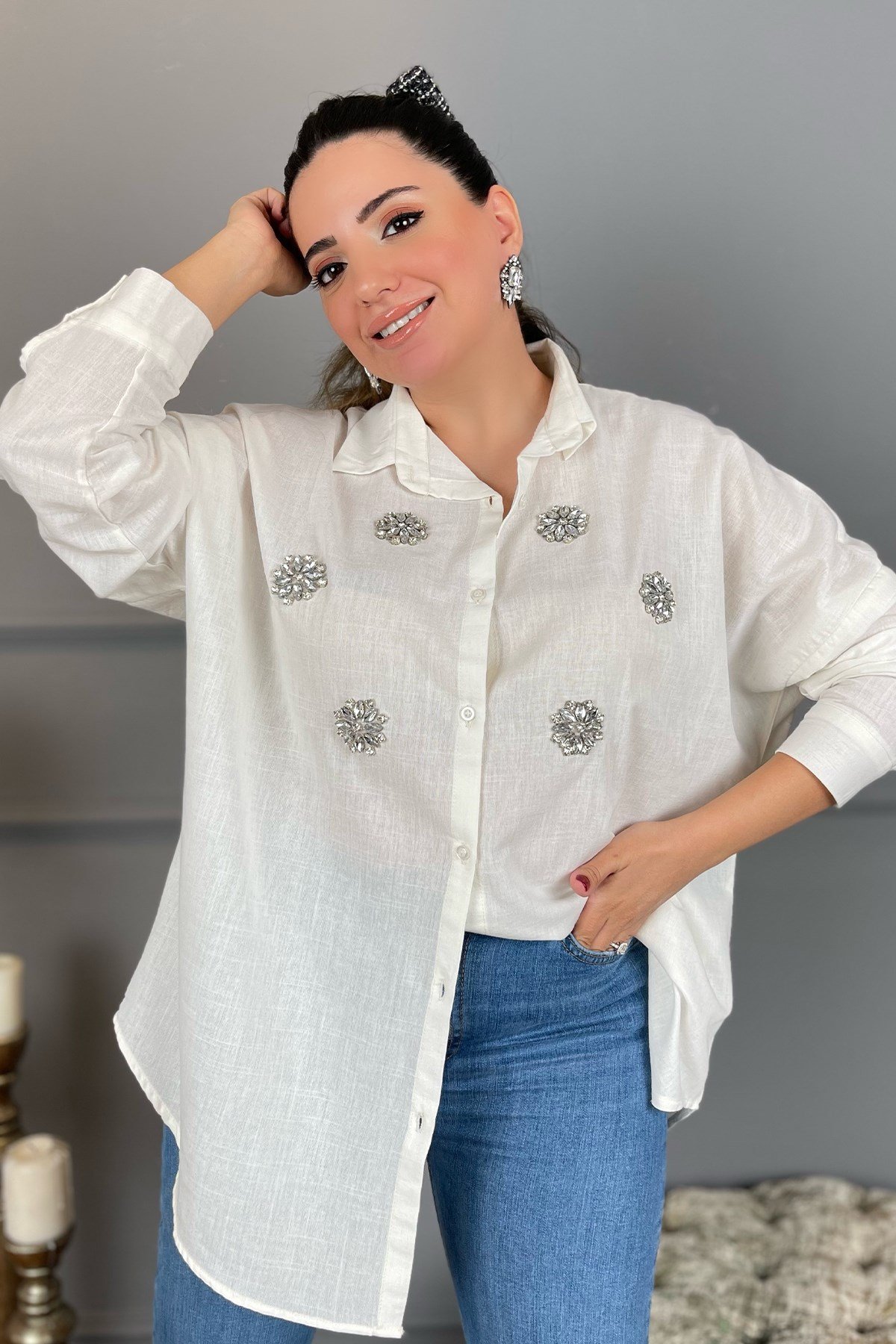 Taş Detaylı Beyaz Oversize  Gömlek