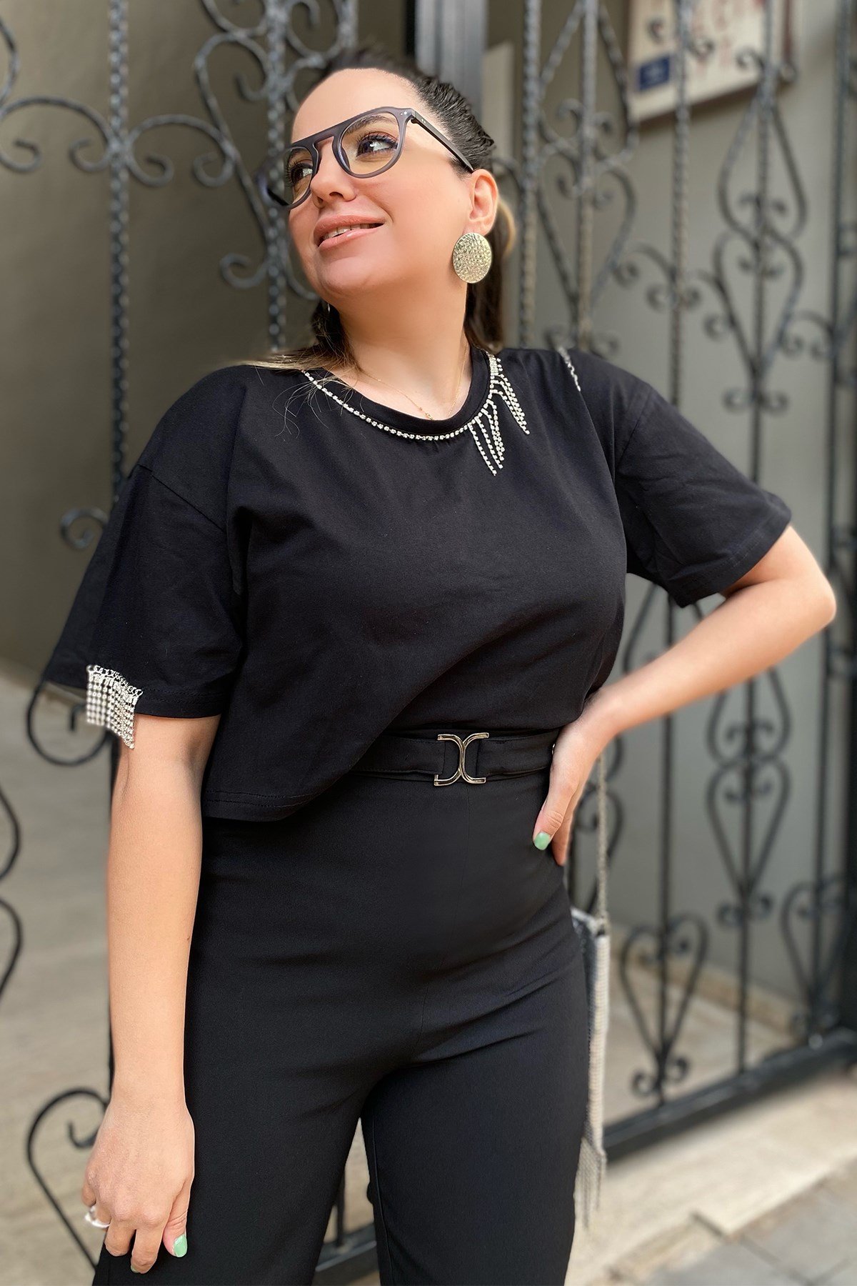 Taş Detaylı Siyah T-Shirt