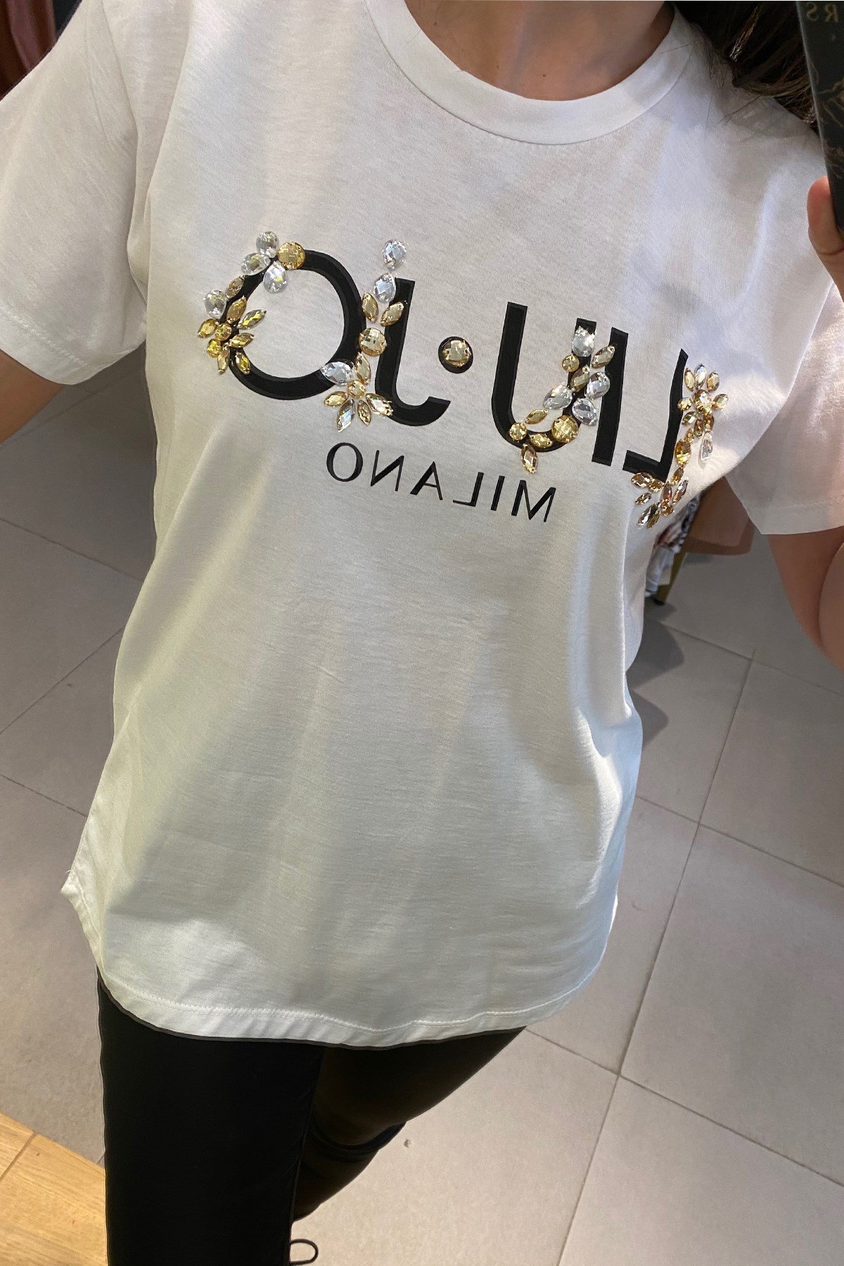 Taşlı Beyaz Tshirt